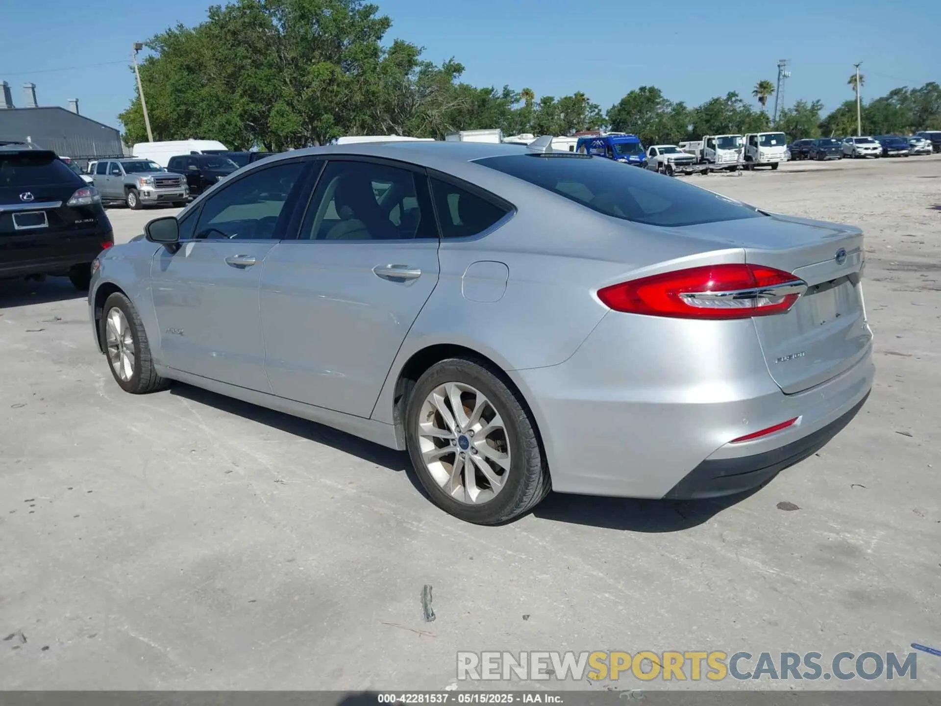 3 fotografías del automóvil dañado 3FA6P0LU4KR242576 FORD FUSION HYBRID 2019