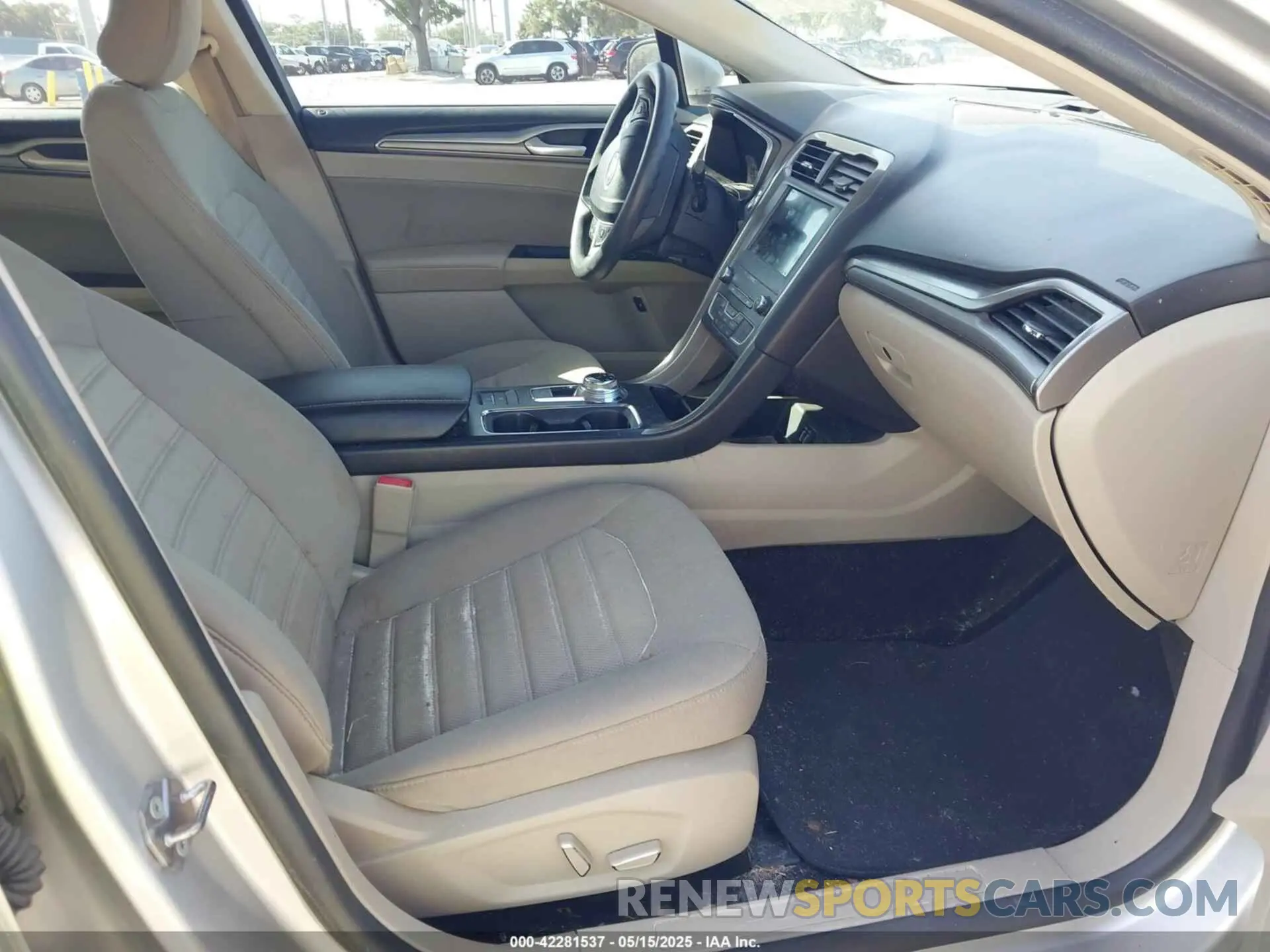 5 fotografías del automóvil dañado 3FA6P0LU4KR242576 FORD FUSION HYBRID 2019