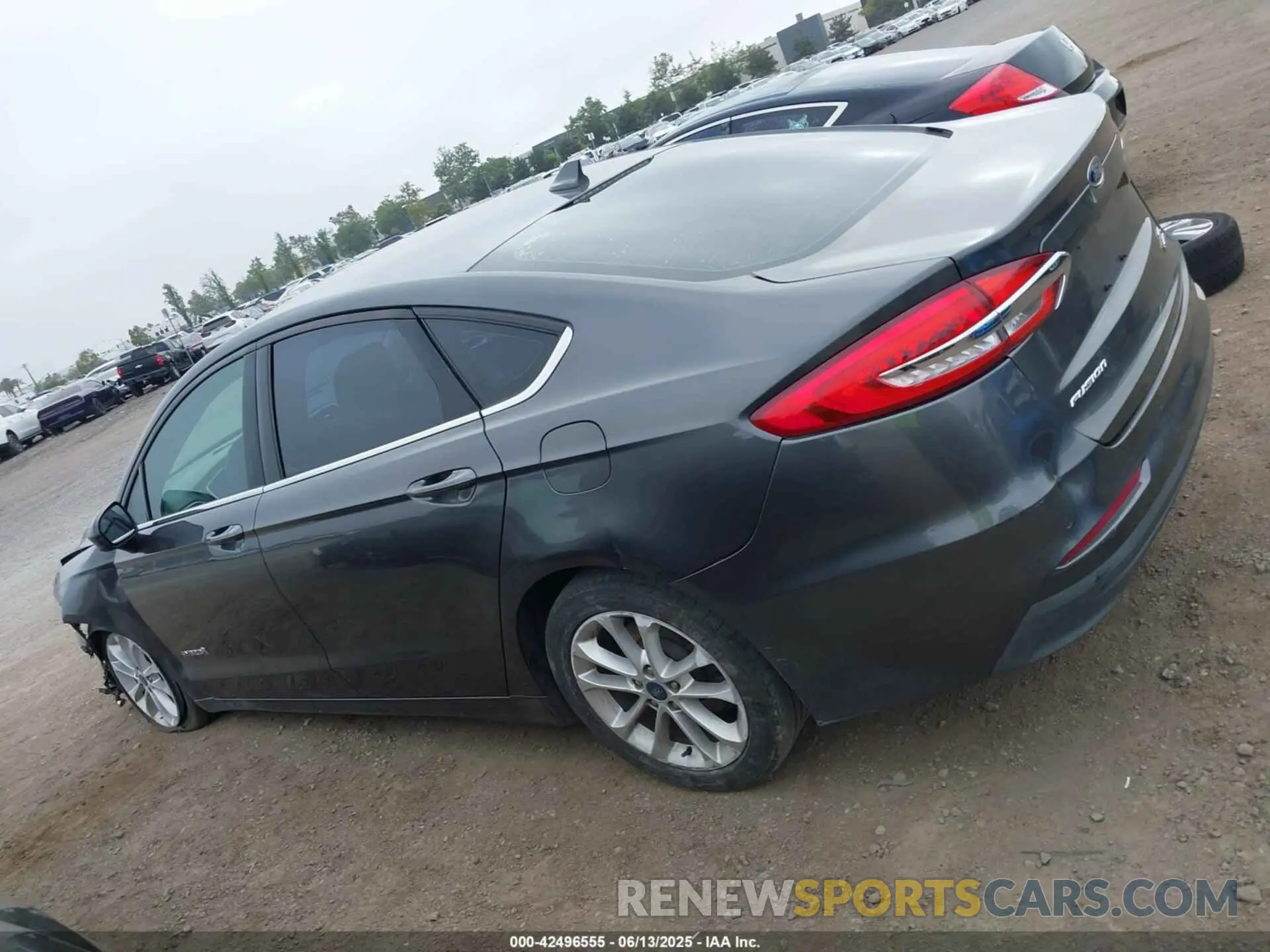 14 fotografías del automóvil dañado 3FA6P0LU5KR104335 FORD FUSION HYBRID 2019