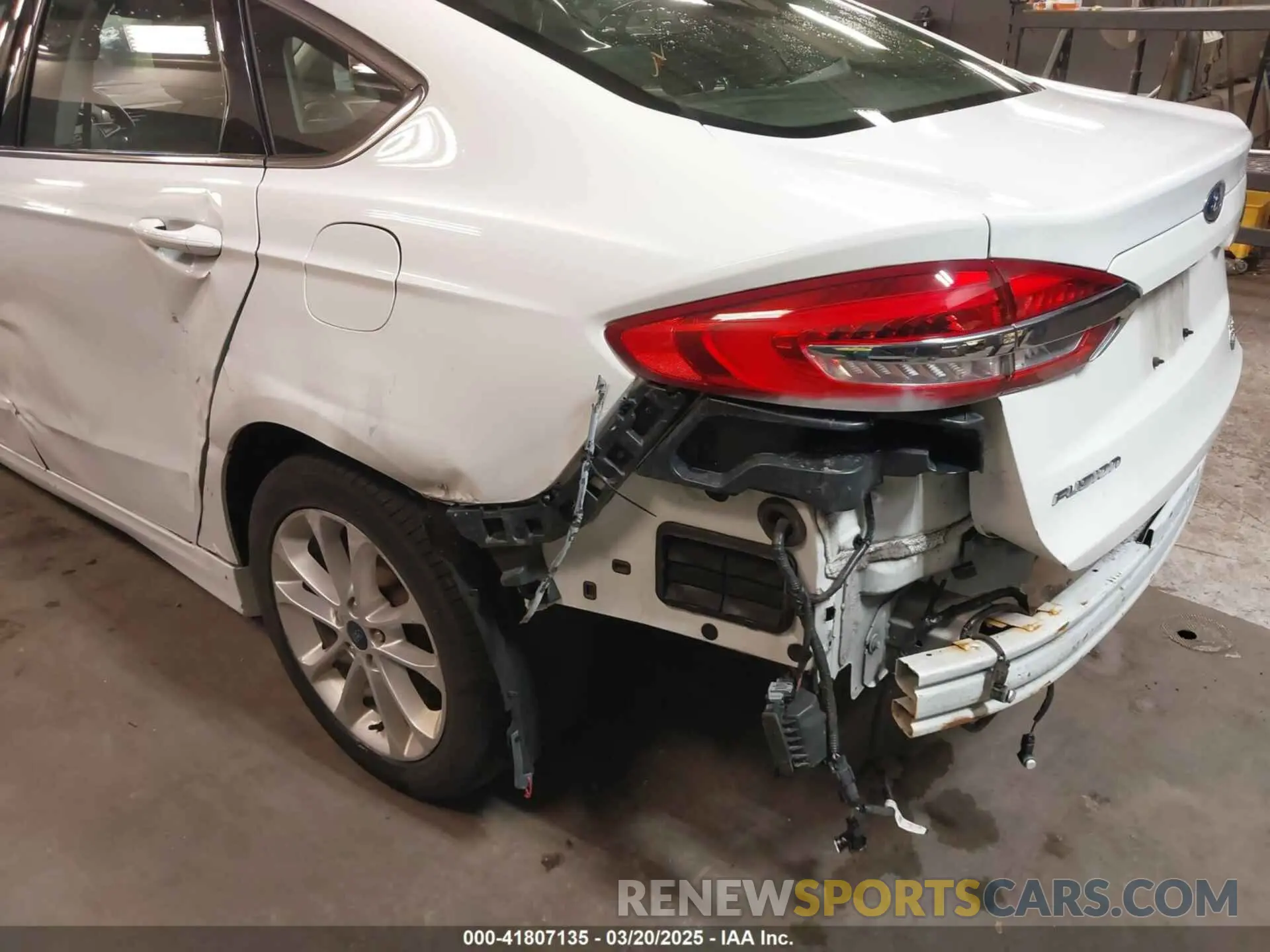 19 fotografías del automóvil dañado 3FA6P0LU5KR285355 FORD FUSION HYBRID 2019