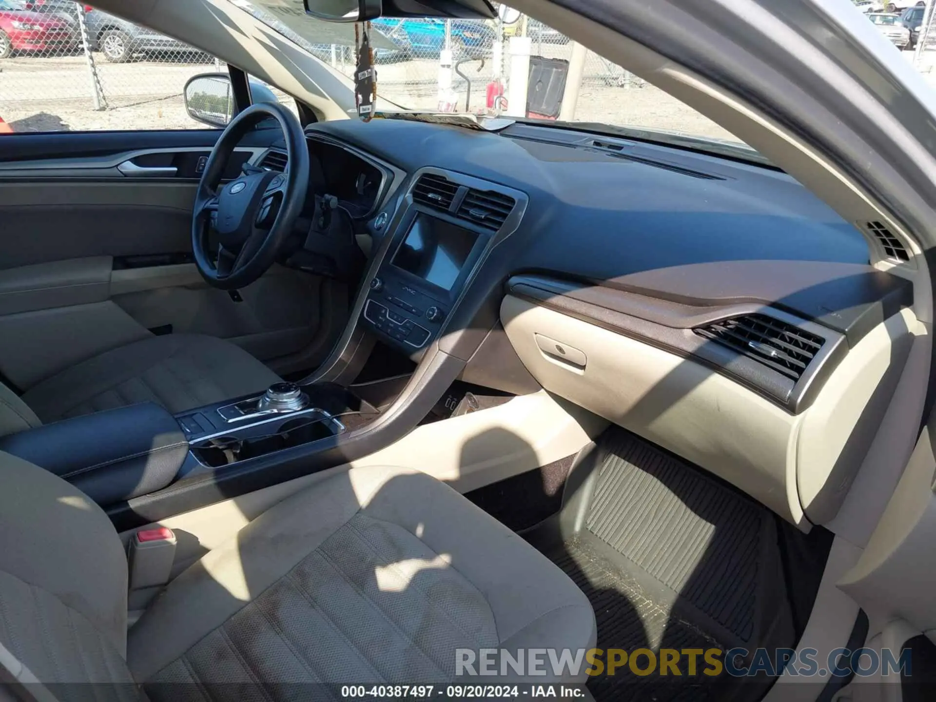 5 fotografías del automóvil dañado 3FA6P0LU6KR110208 FORD FUSION HYBRID 2019