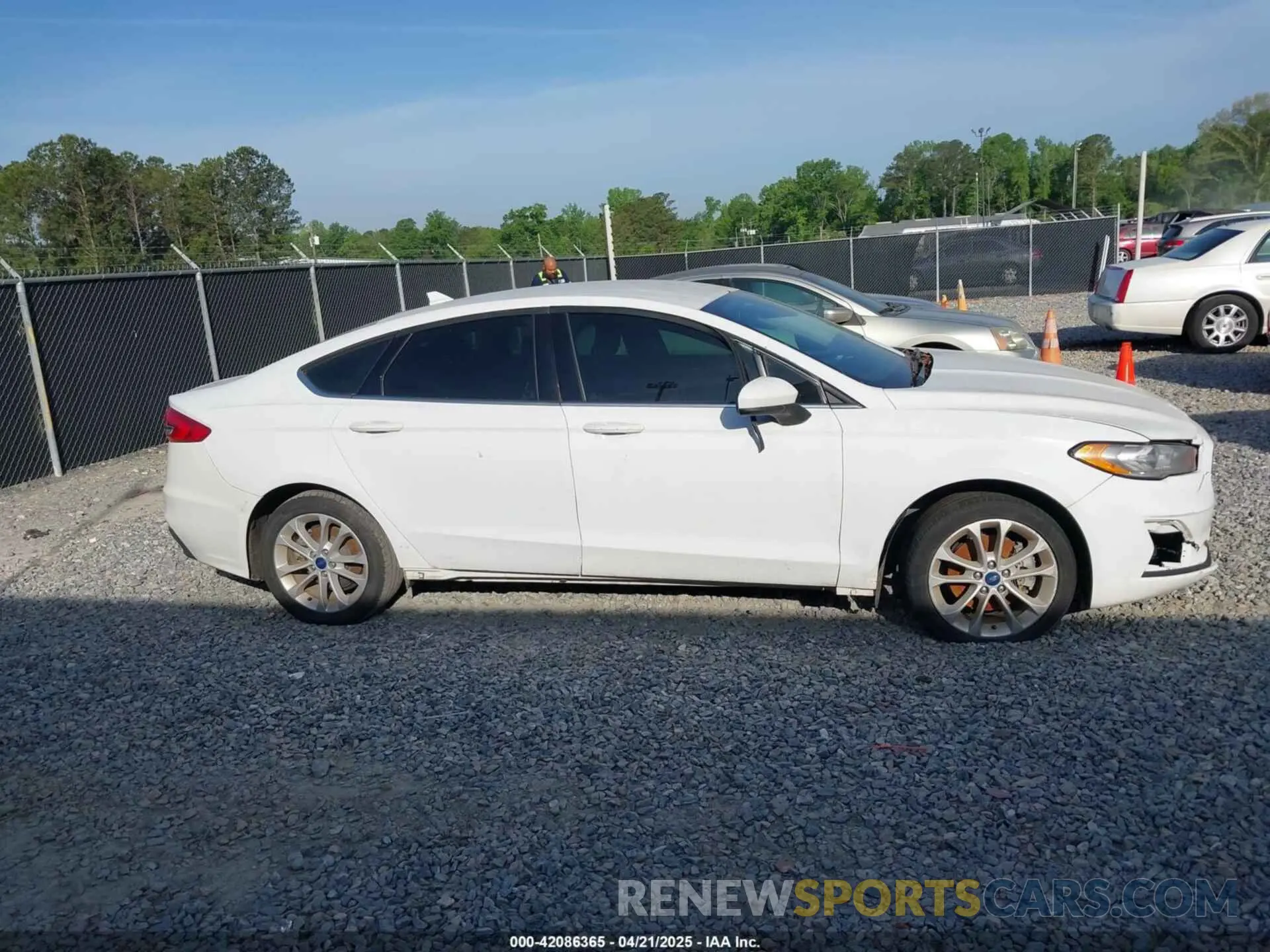 12 fotografías del automóvil dañado 3FA6P0LU6KR152166 FORD FUSION HYBRID 2019