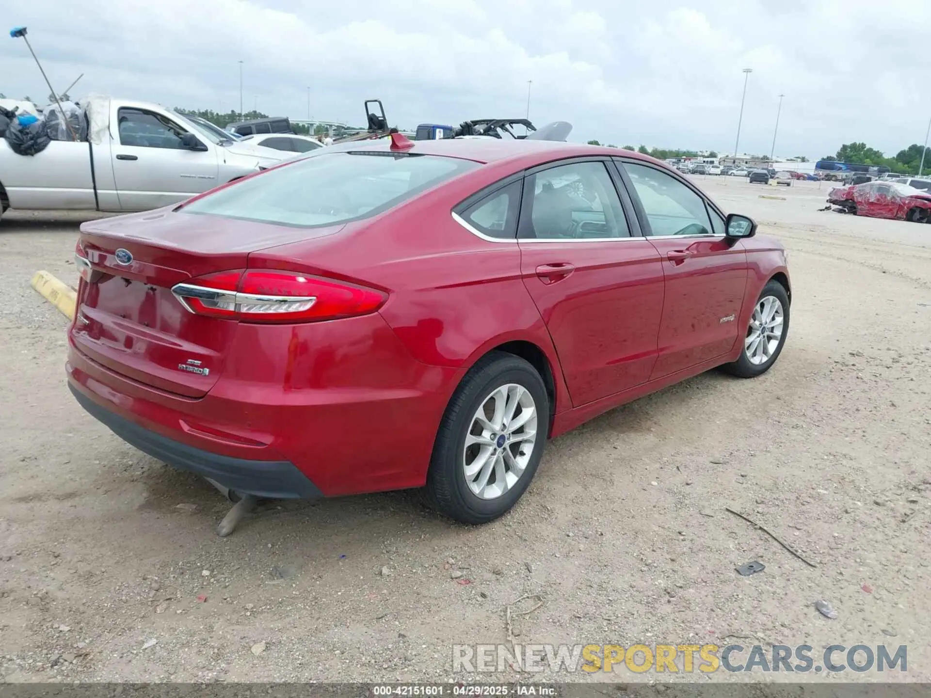 4 fotografías del automóvil dañado 3FA6P0LU6KR257130 FORD FUSION HYBRID 2019