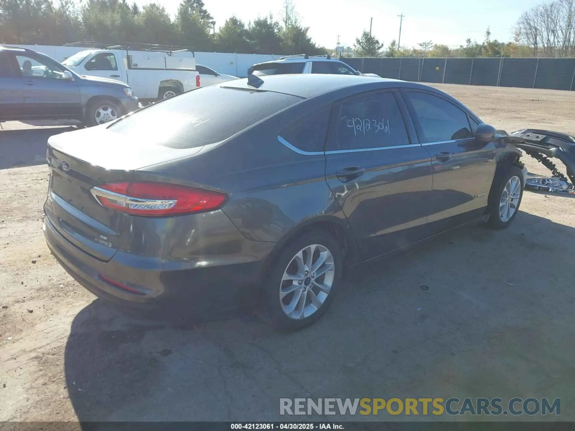 4 fotografías del automóvil dañado 3FA6P0LU6KR264045 FORD FUSION HYBRID 2019