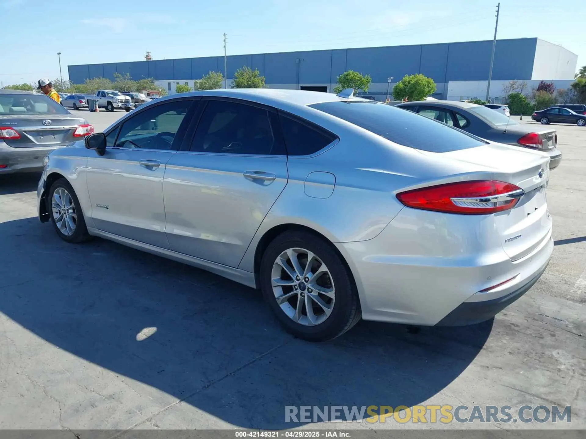 3 fotografías del automóvil dañado 3FA6P0LU7KR137840 FORD FUSION HYBRID 2019