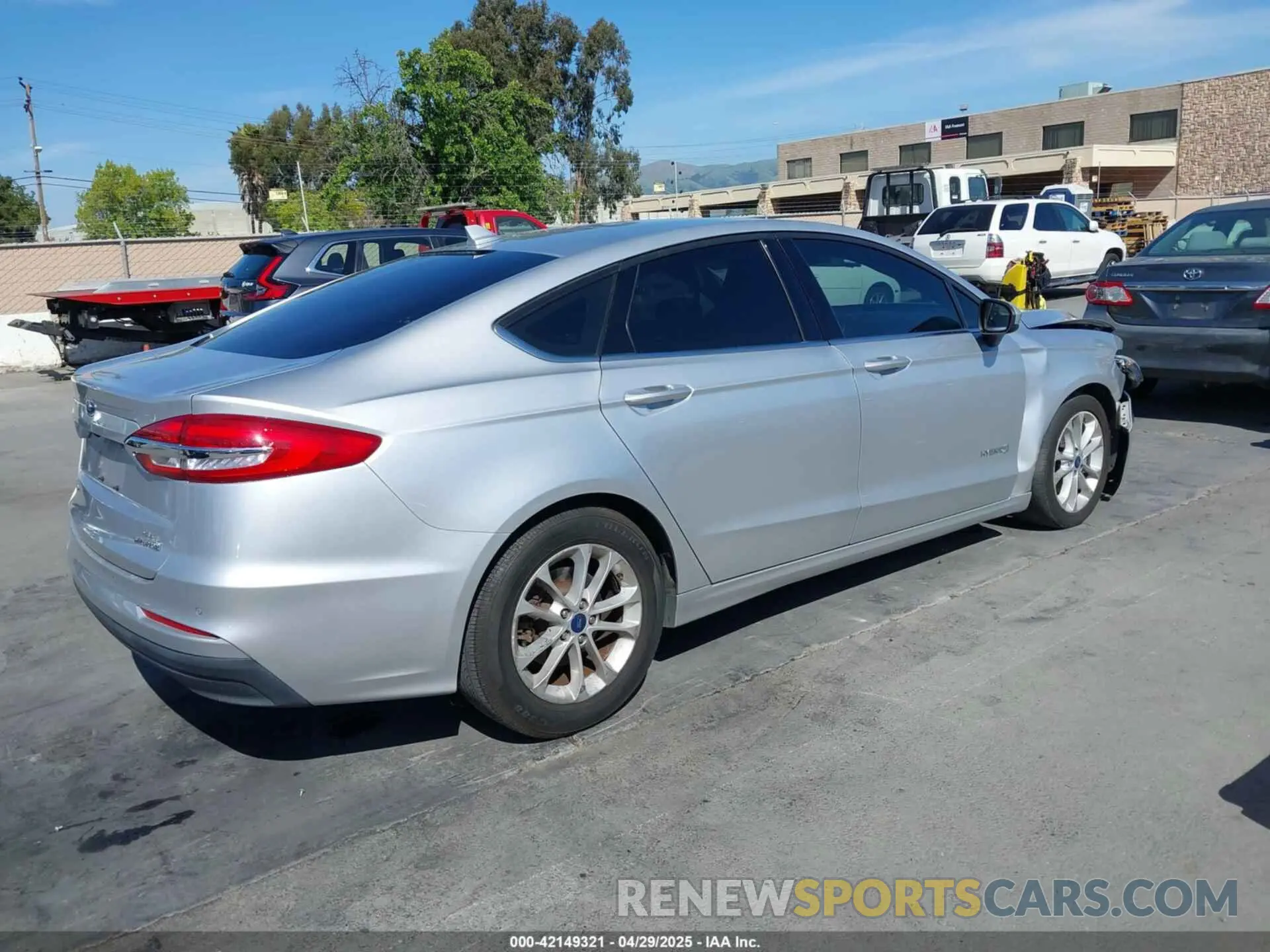 4 fotografías del automóvil dañado 3FA6P0LU7KR137840 FORD FUSION HYBRID 2019
