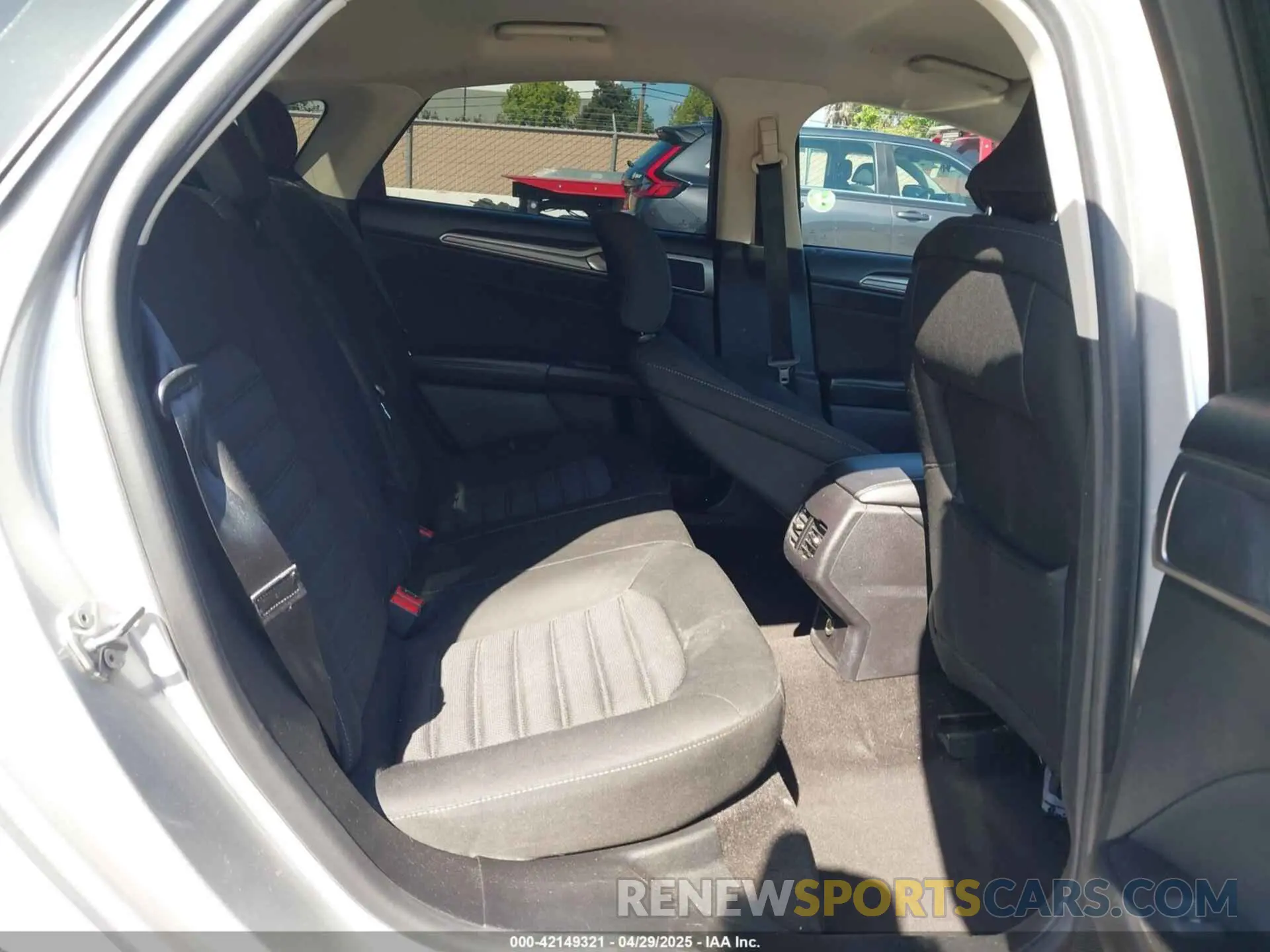 8 fotografías del automóvil dañado 3FA6P0LU7KR137840 FORD FUSION HYBRID 2019