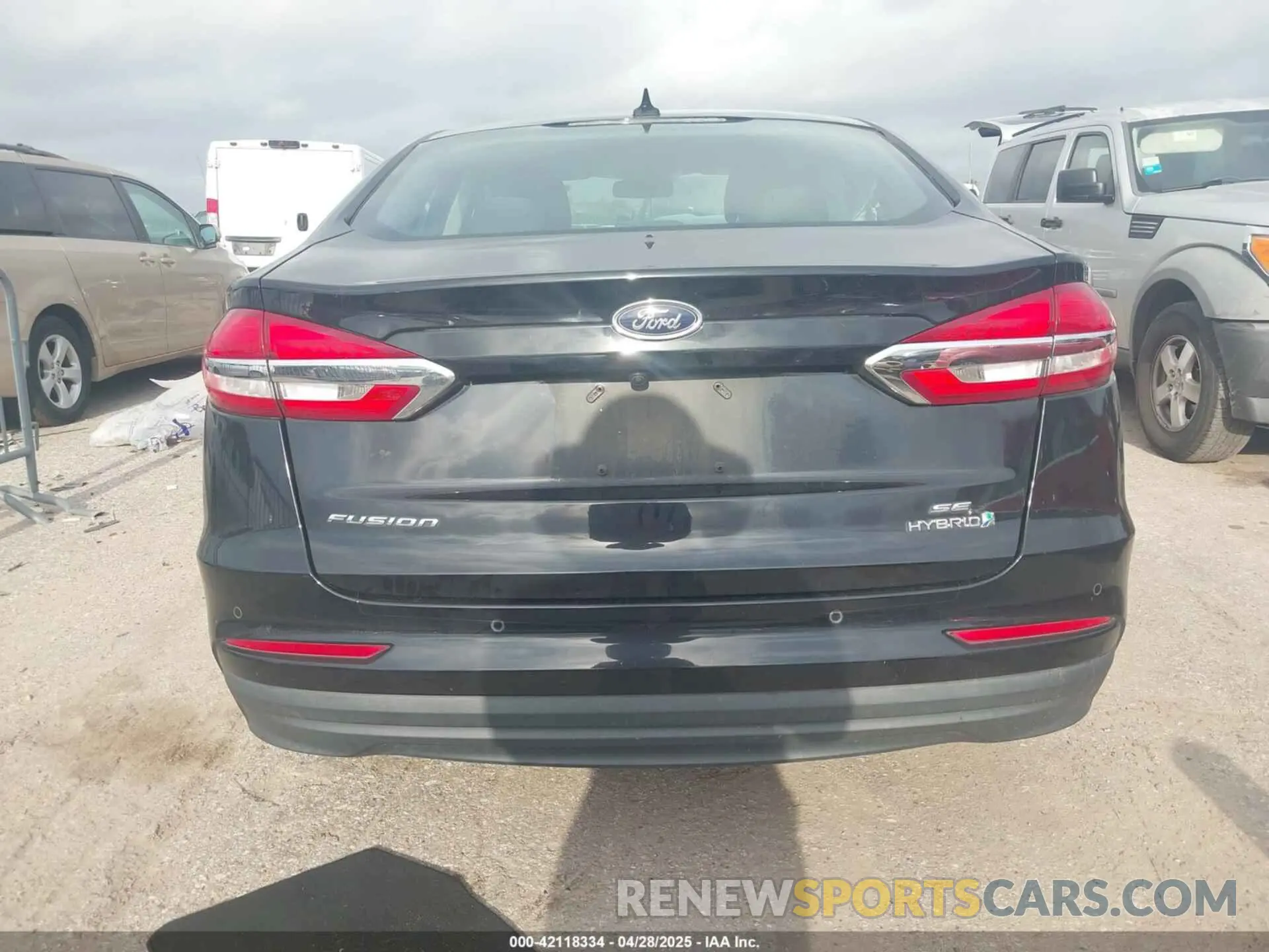 16 fotografías del automóvil dañado 3FA6P0LU8KR126779 FORD FUSION HYBRID 2019