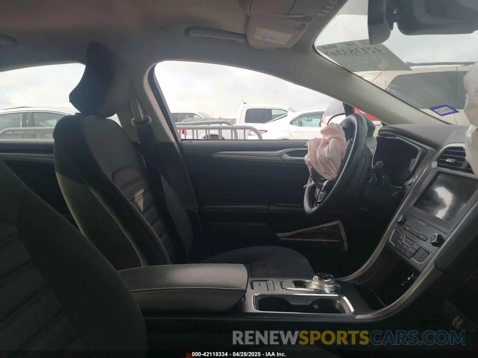 5 fotografías del automóvil dañado 3FA6P0LU8KR126779 FORD FUSION HYBRID 2019
