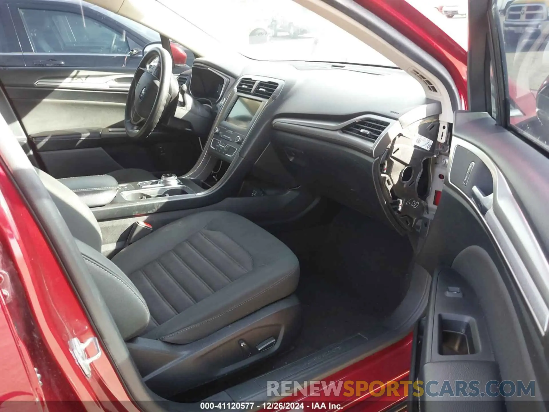 5 fotografías del automóvil dañado 3FA6P0LU8KR188537 FORD FUSION HYBRID 2019