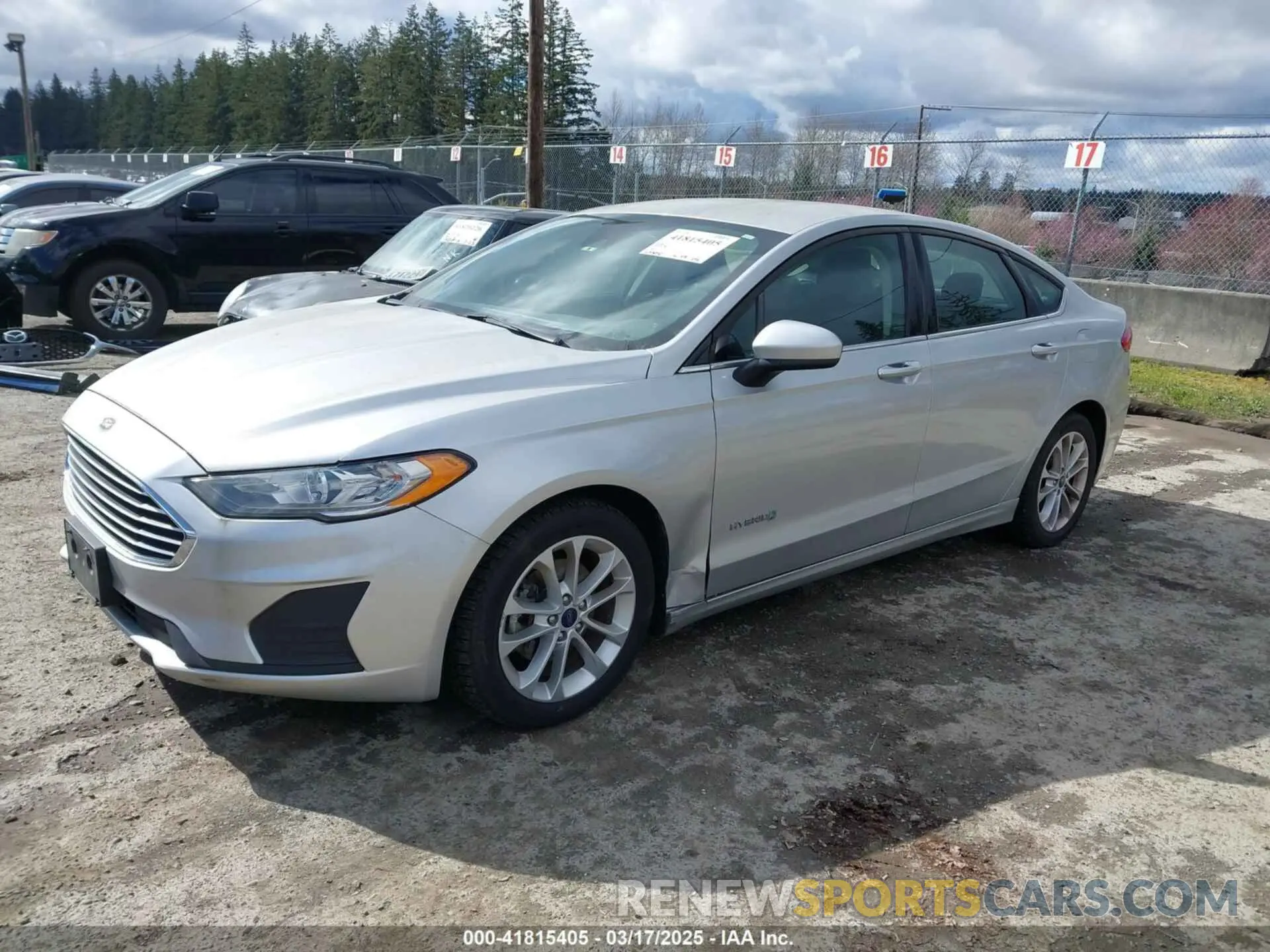 2 fotografías del automóvil dañado 3FA6P0LU8KR235274 FORD FUSION HYBRID 2019
