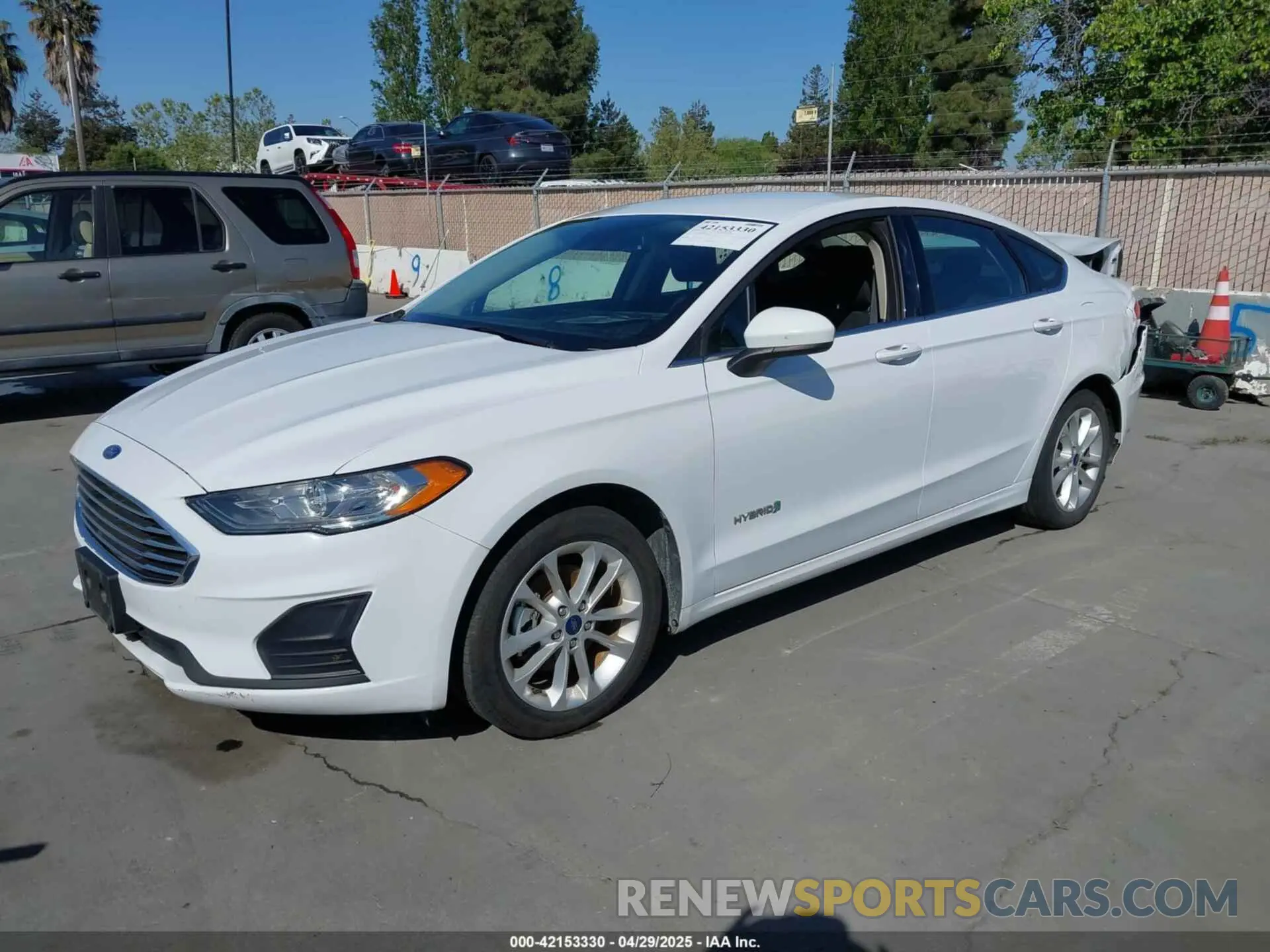 2 fotografías del automóvil dañado 3FA6P0LU9KR207824 FORD FUSION HYBRID 2019