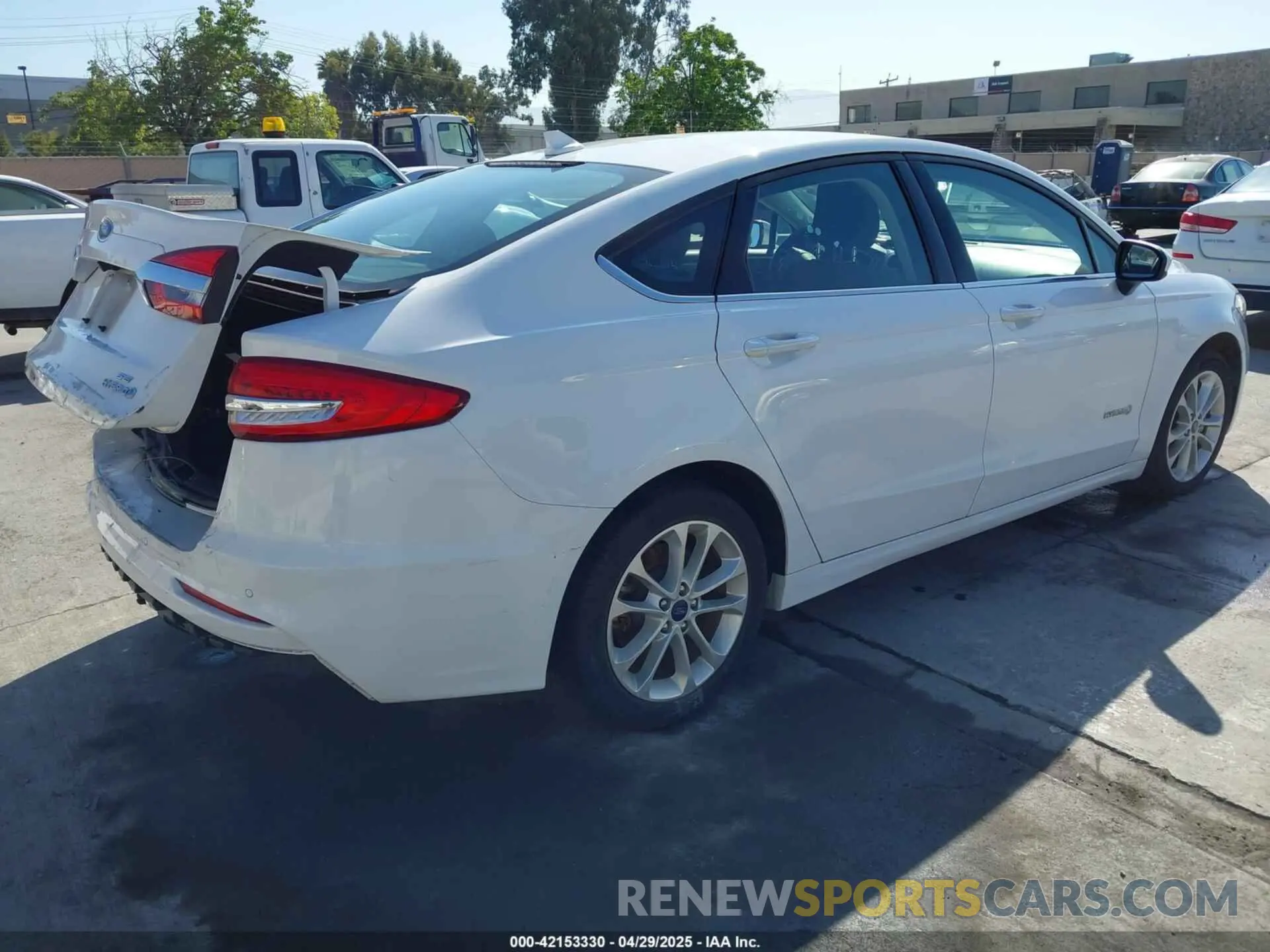 4 fotografías del automóvil dañado 3FA6P0LU9KR207824 FORD FUSION HYBRID 2019