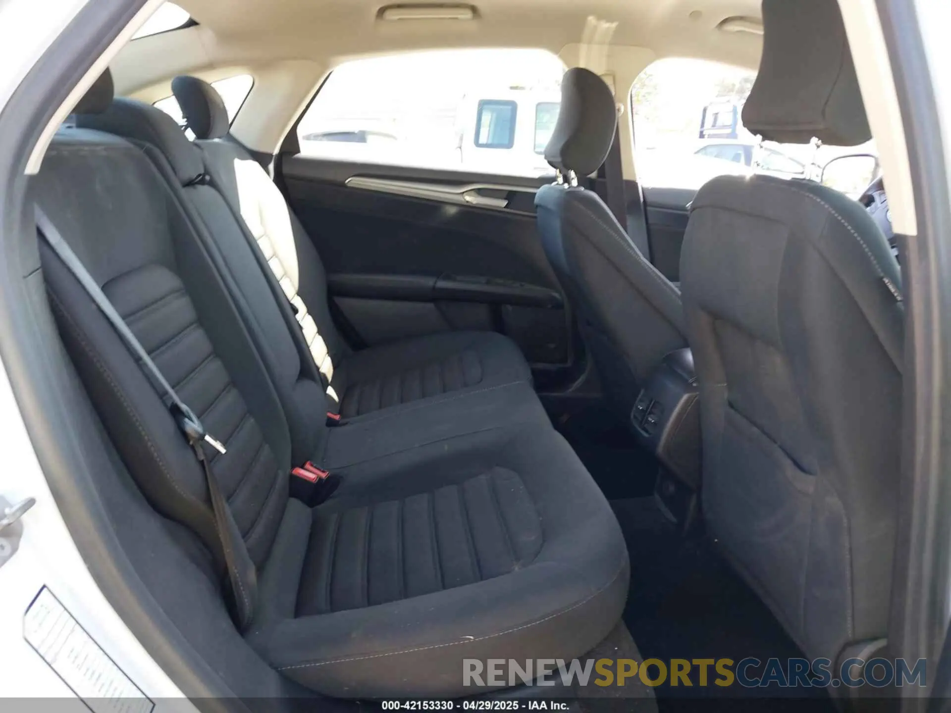 8 fotografías del automóvil dañado 3FA6P0LU9KR207824 FORD FUSION HYBRID 2019