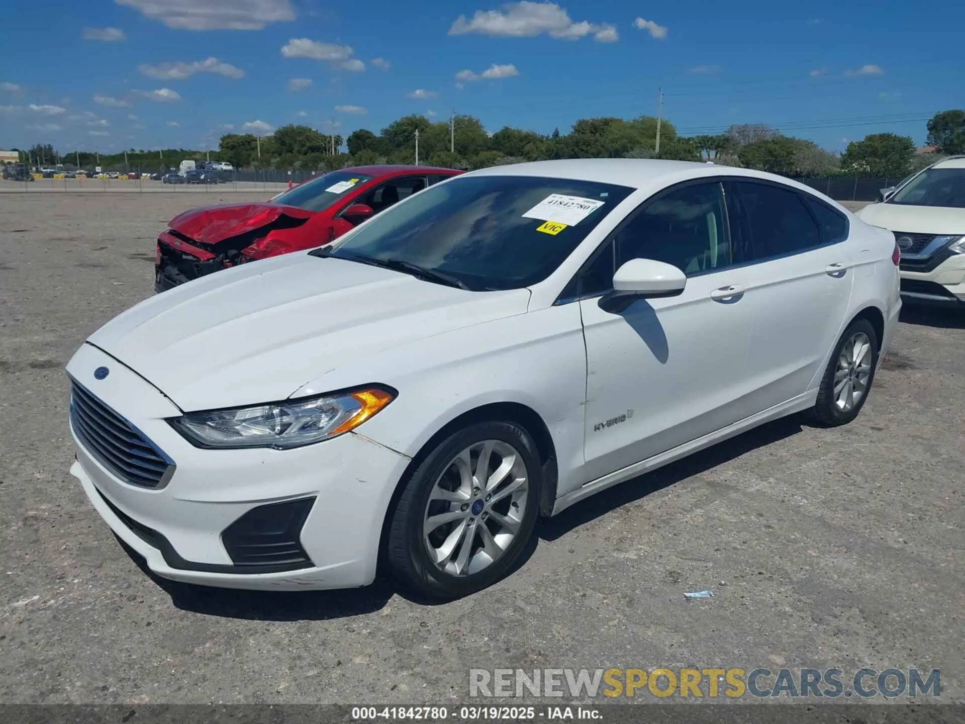 2 fotografías del automóvil dañado 3FA6P0LU9KR217740 FORD FUSION HYBRID 2019