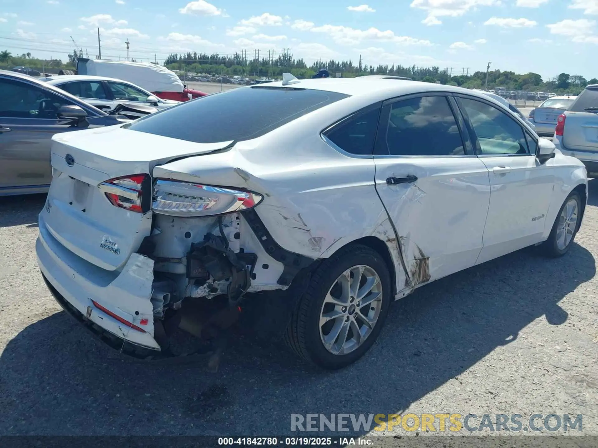6 fotografías del automóvil dañado 3FA6P0LU9KR217740 FORD FUSION HYBRID 2019