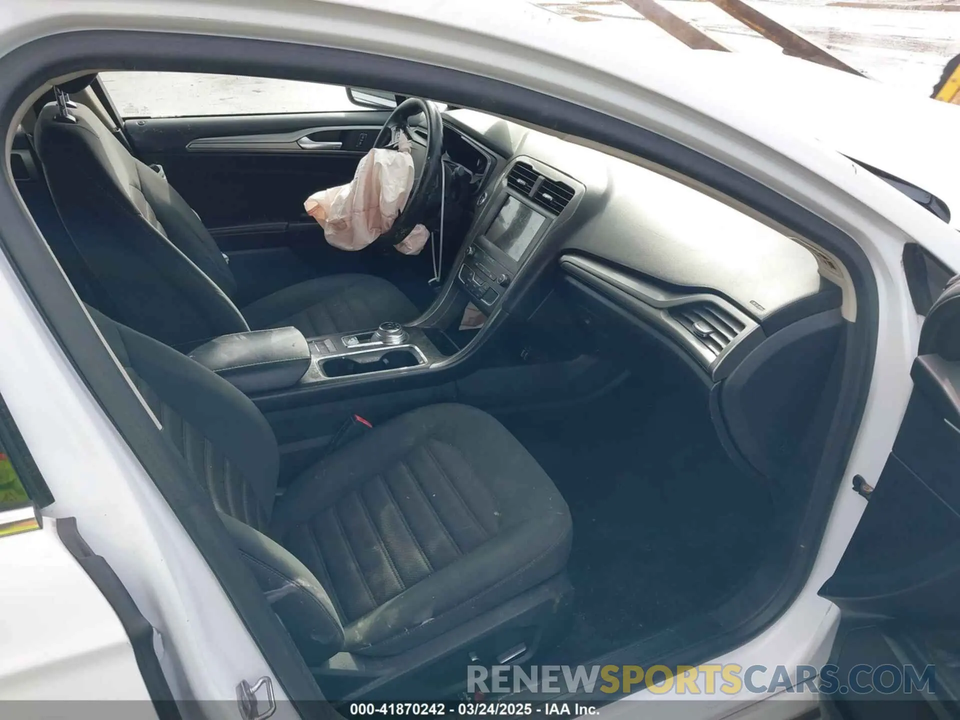 5 fotografías del automóvil dañado 3FA6P0LUXKR104850 FORD FUSION HYBRID 2019