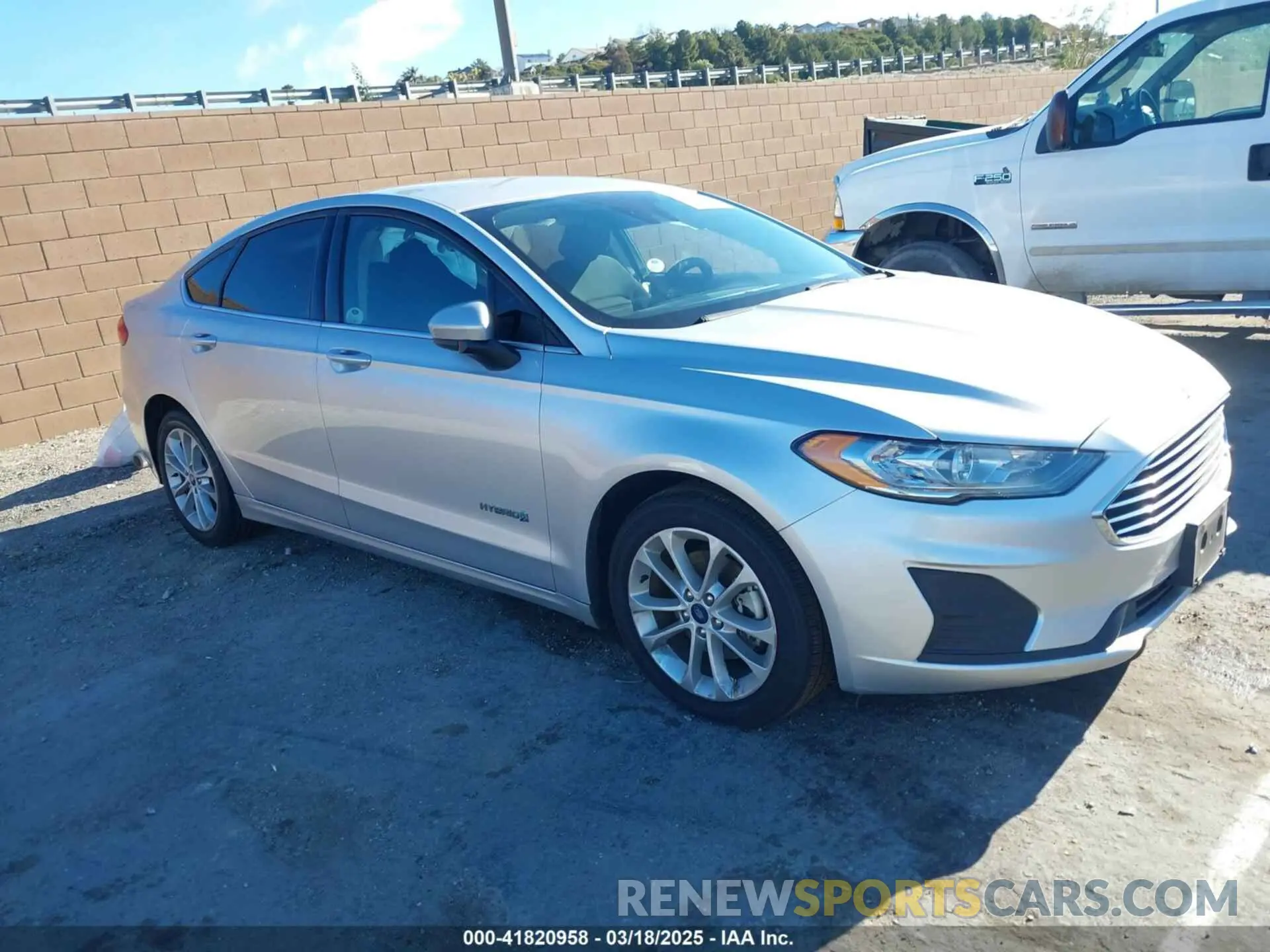 1 fotografías del automóvil dañado 3FA6P0LUXKR208139 FORD FUSION HYBRID 2019
