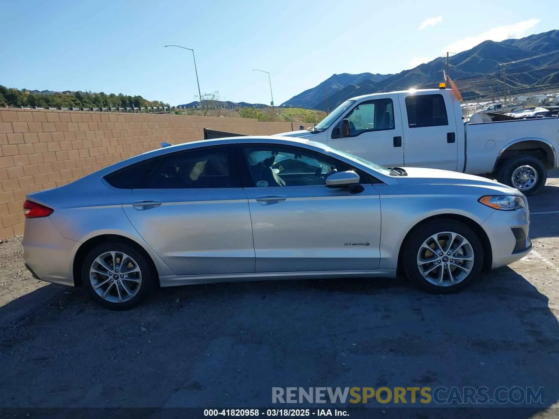 13 fotografías del automóvil dañado 3FA6P0LUXKR208139 FORD FUSION HYBRID 2019