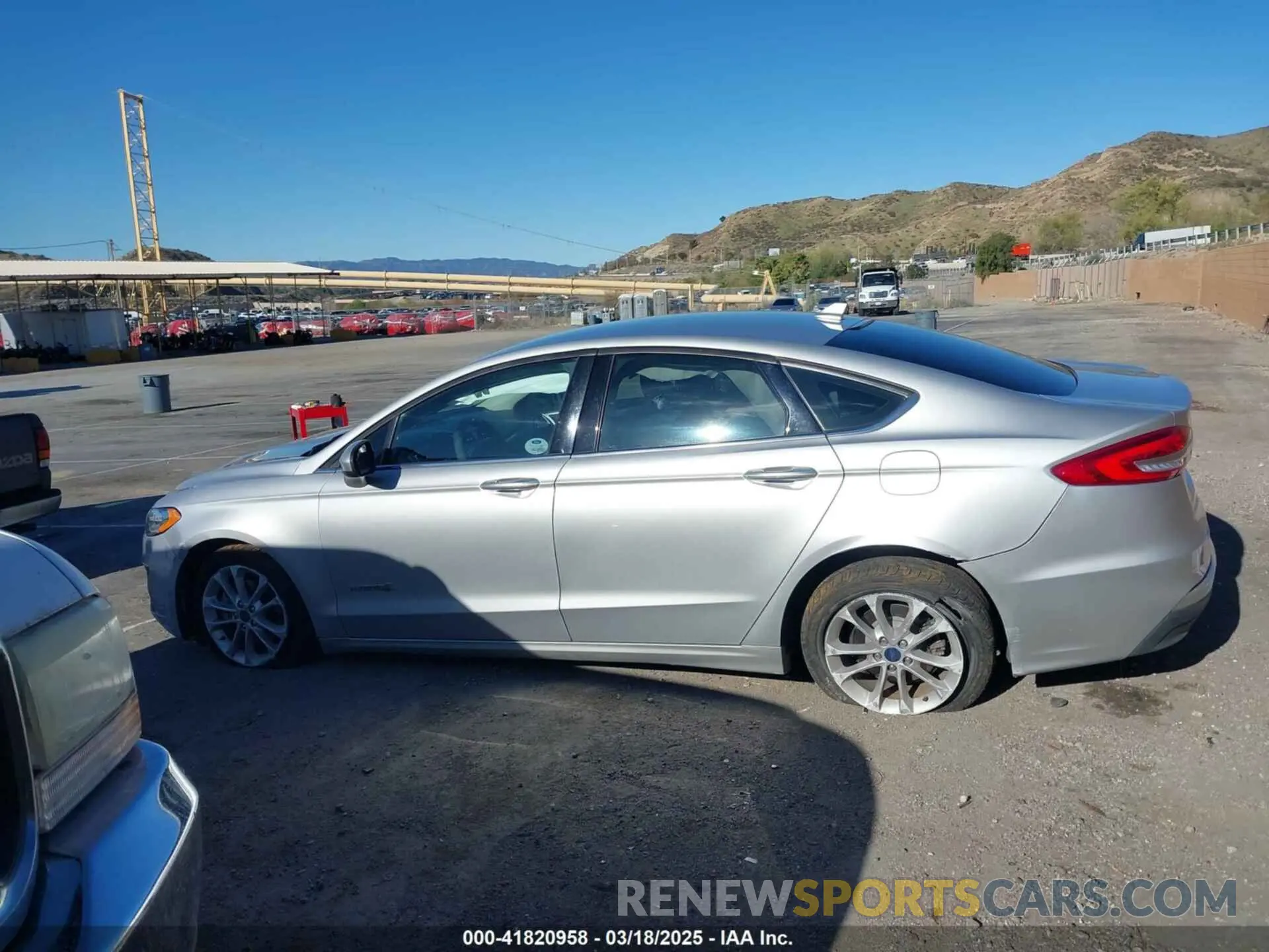 14 fotografías del automóvil dañado 3FA6P0LUXKR208139 FORD FUSION HYBRID 2019