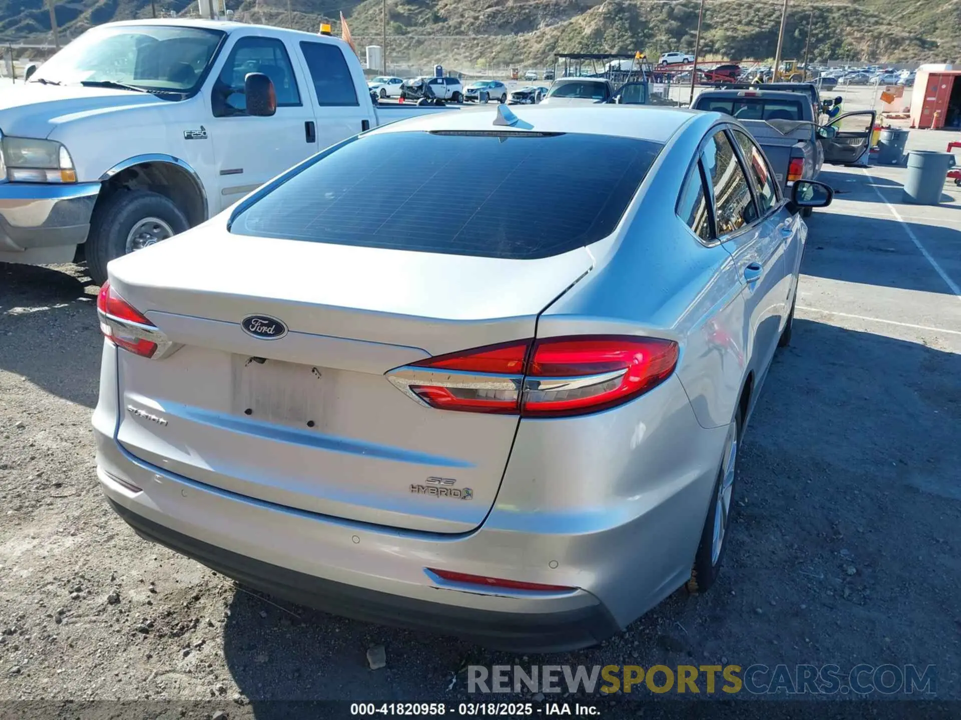 4 fotografías del automóvil dañado 3FA6P0LUXKR208139 FORD FUSION HYBRID 2019