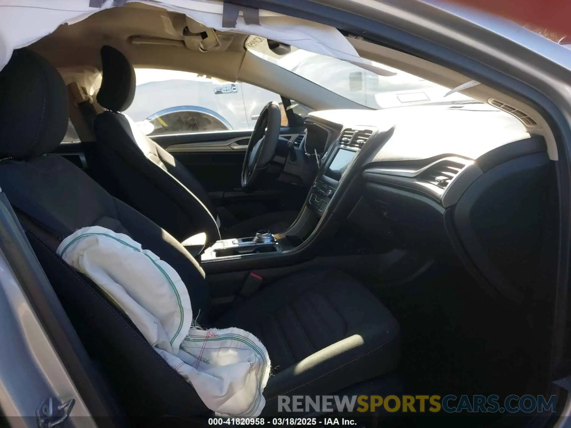 5 fotografías del automóvil dañado 3FA6P0LUXKR208139 FORD FUSION HYBRID 2019