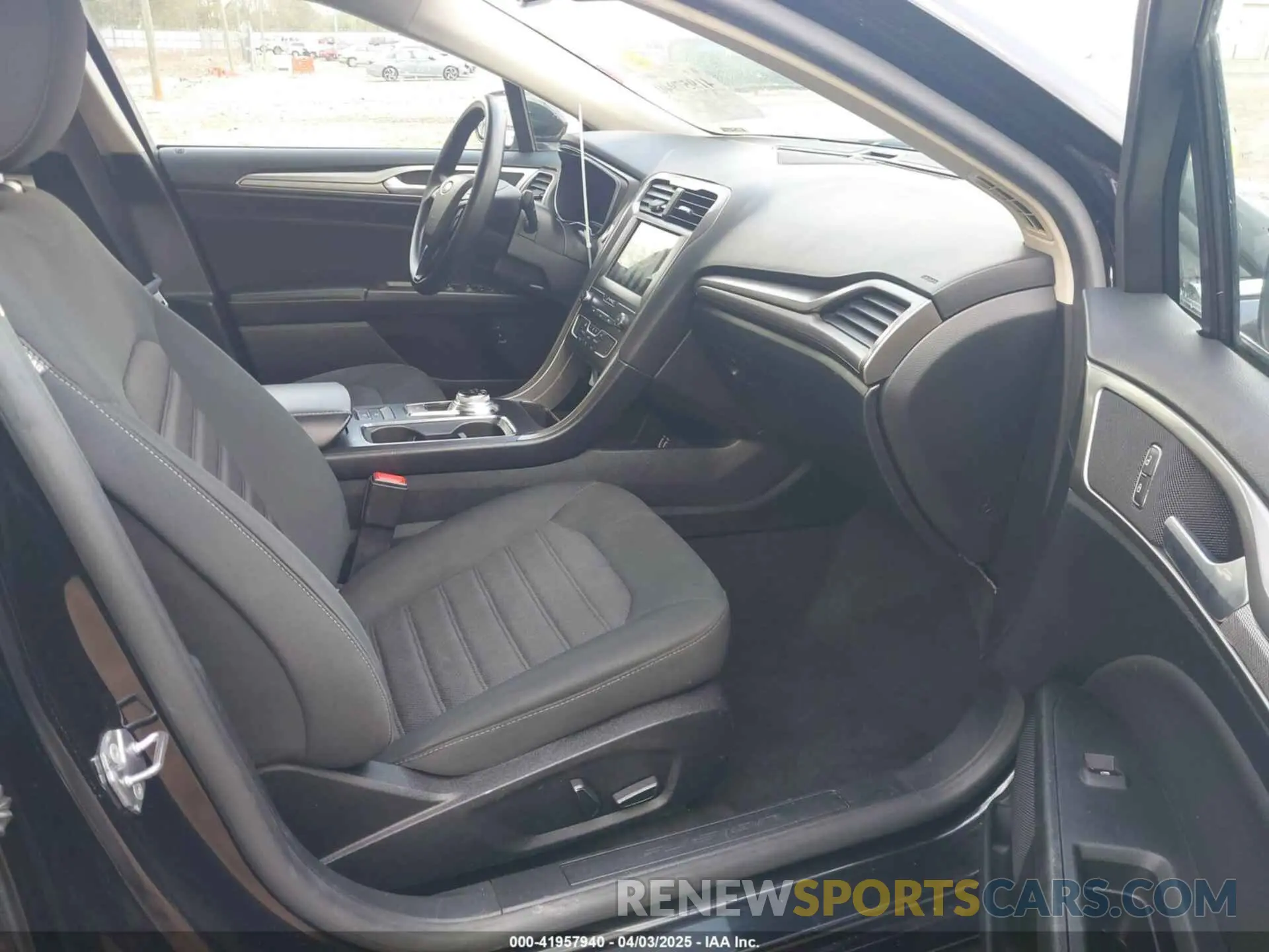 5 fotografías del automóvil dañado 3FA6P0LUXKR243571 FORD FUSION HYBRID 2019