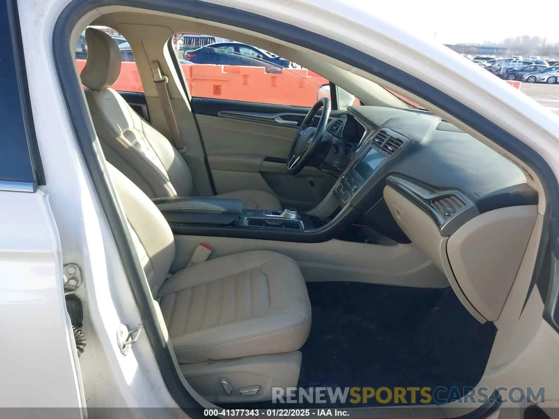 5 fotografías del automóvil dañado 3FA6P0MU1KR257325 FORD FUSION HYBRID 2019