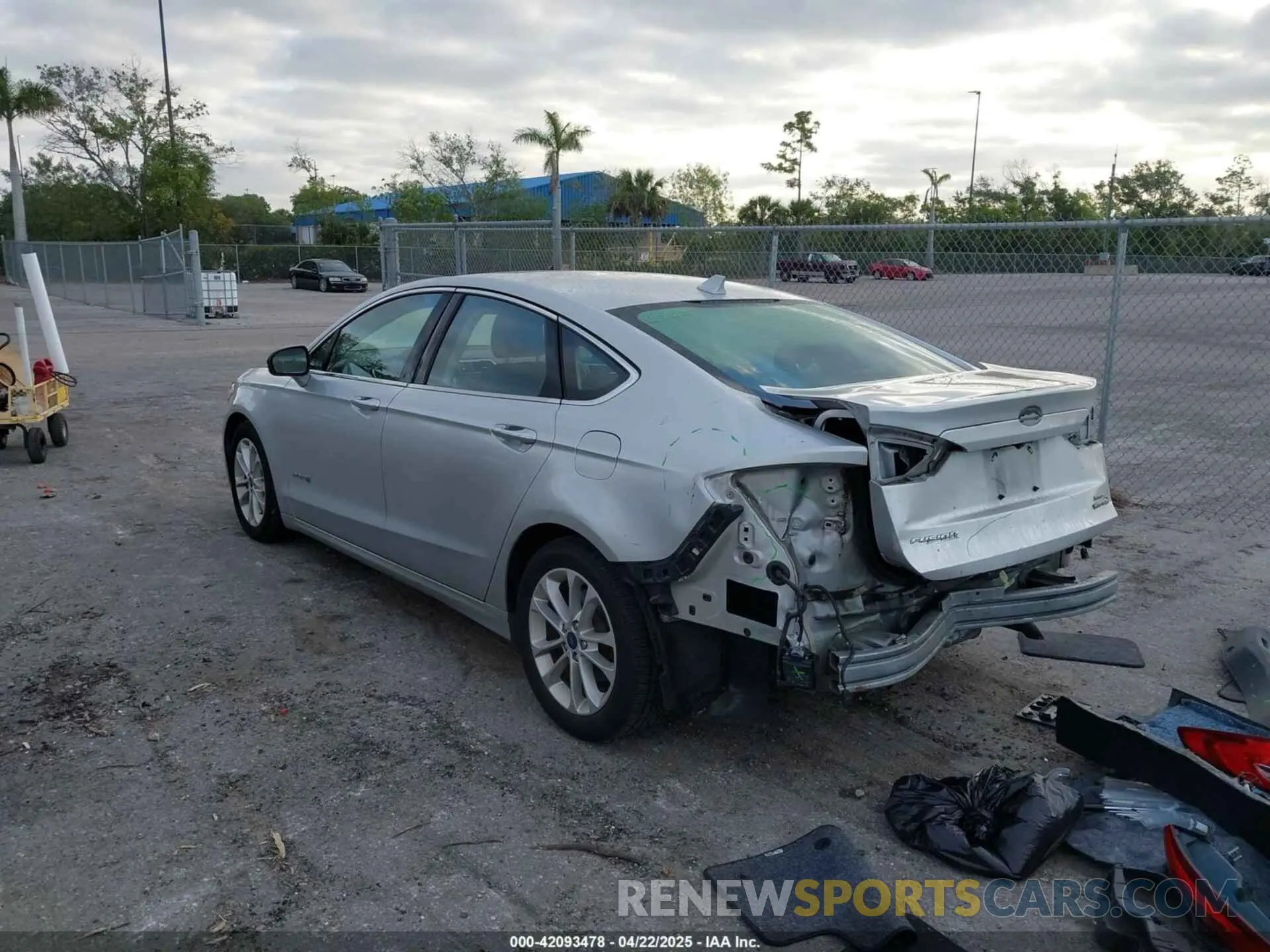 3 fotografías del automóvil dañado 3FA6P0MU3KR136943 FORD FUSION HYBRID 2019