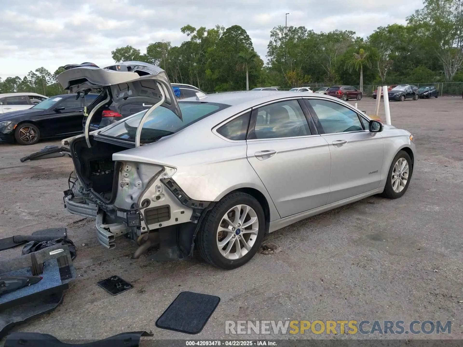 4 fotografías del automóvil dañado 3FA6P0MU3KR136943 FORD FUSION HYBRID 2019
