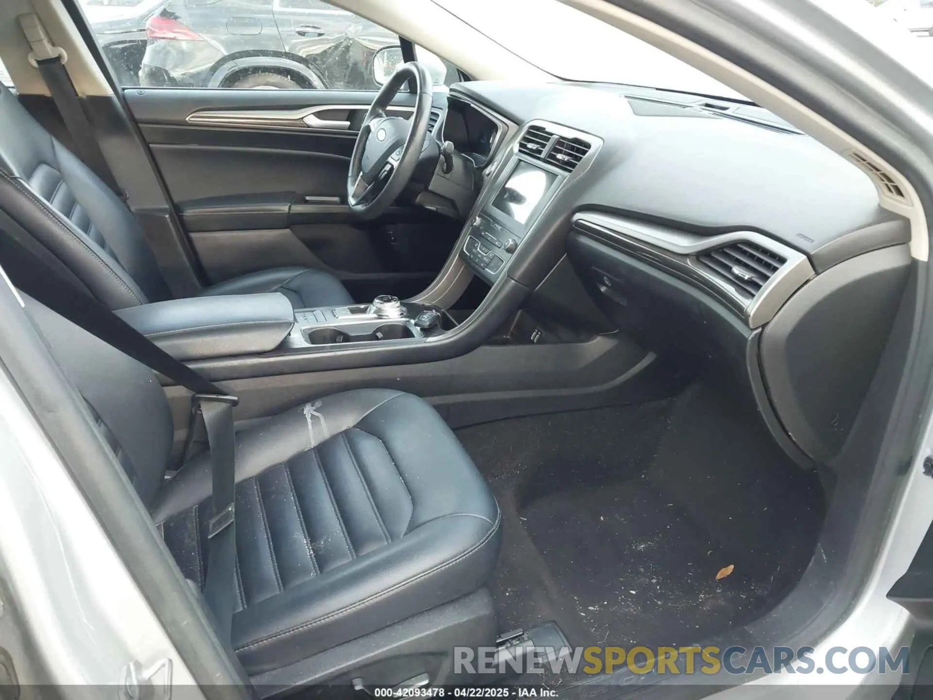 5 fotografías del automóvil dañado 3FA6P0MU3KR136943 FORD FUSION HYBRID 2019