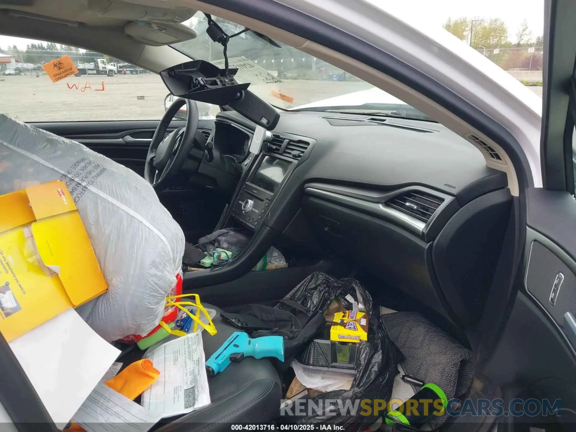 5 fotografías del automóvil dañado 3FA6P0RU0KR227368 FORD FUSION HYBRID 2019