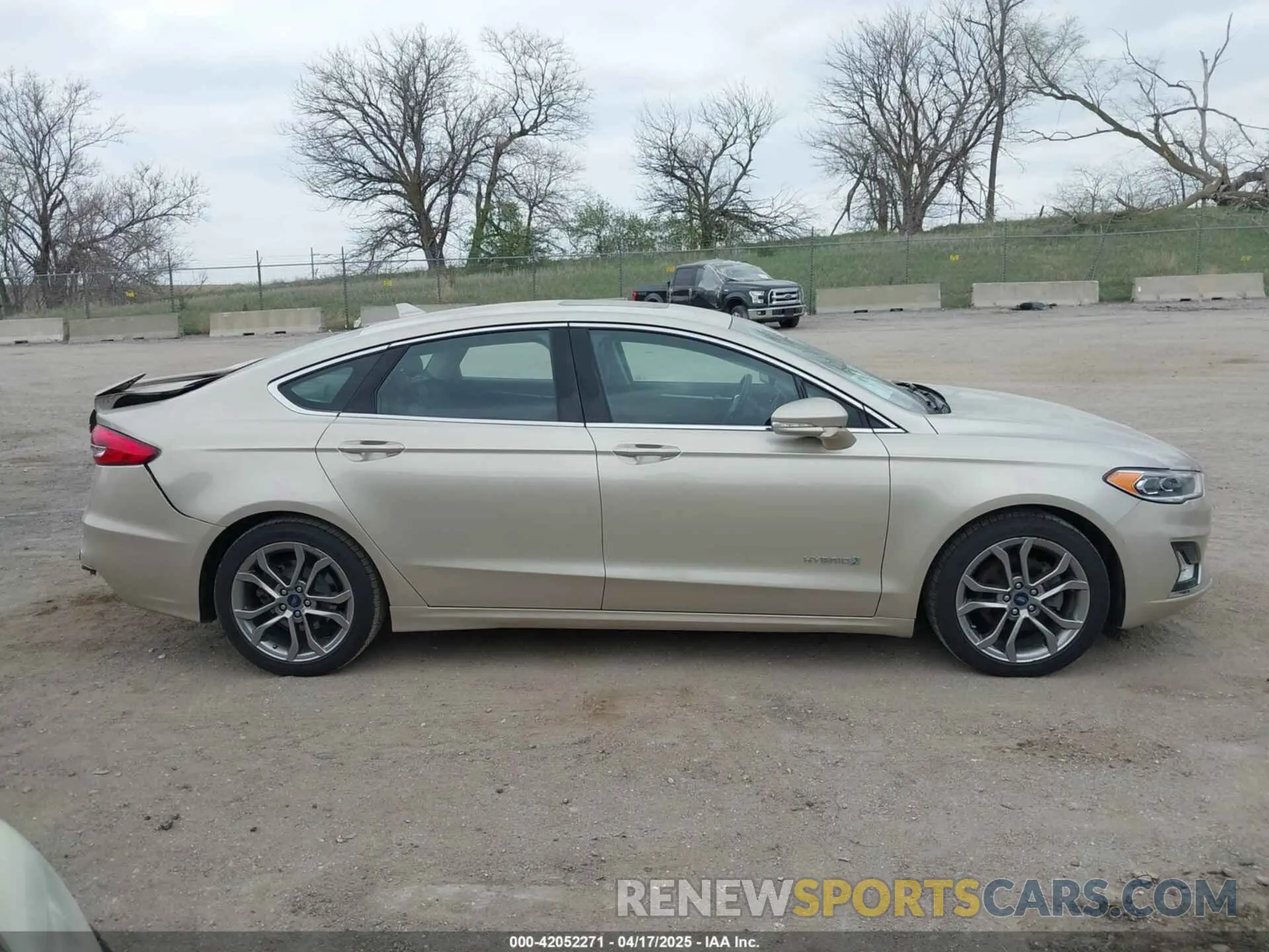 14 fotografías del automóvil dañado 3FA6P0RU1KR235561 FORD FUSION HYBRID 2019