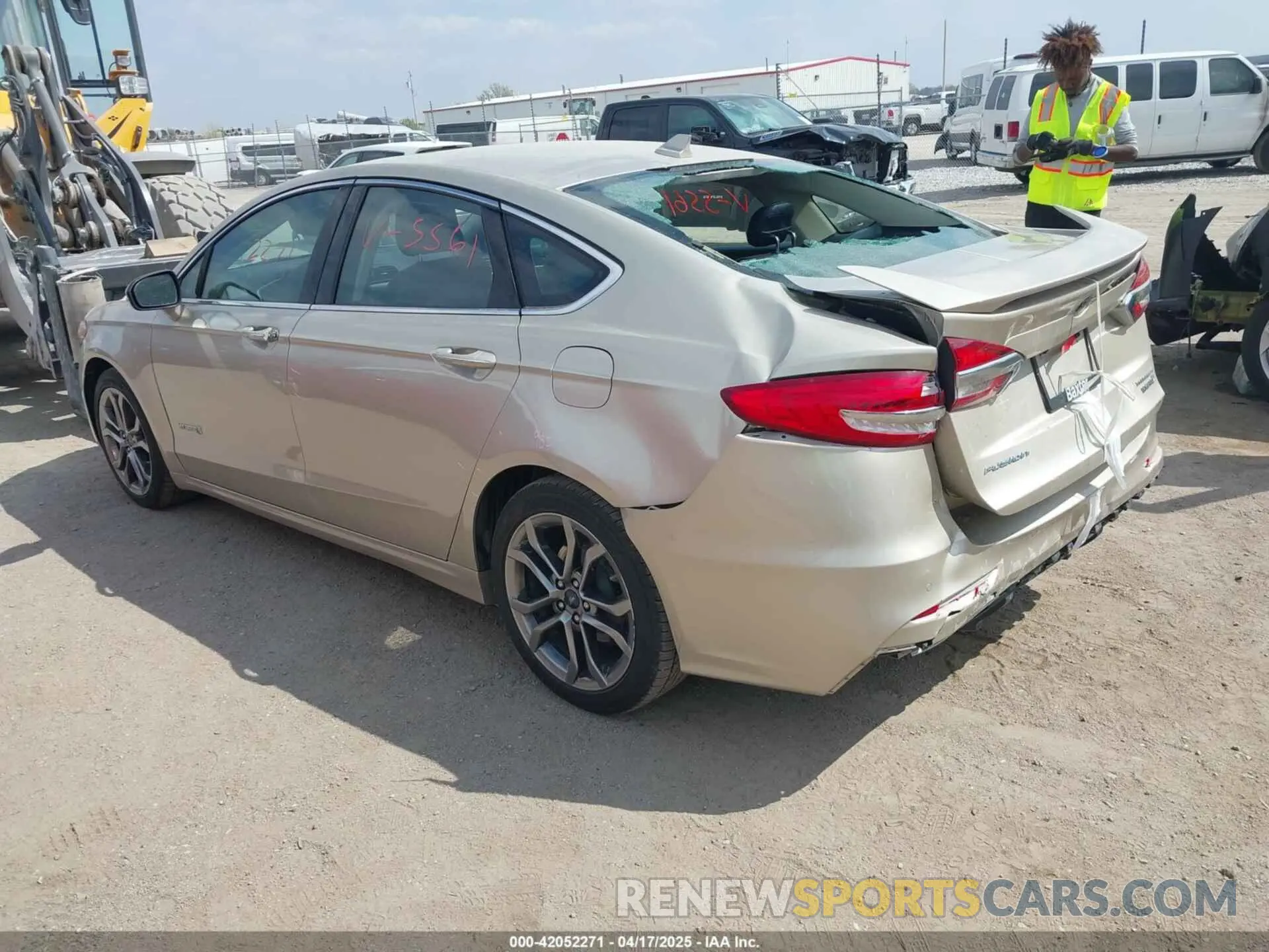 3 fotografías del automóvil dañado 3FA6P0RU1KR235561 FORD FUSION HYBRID 2019