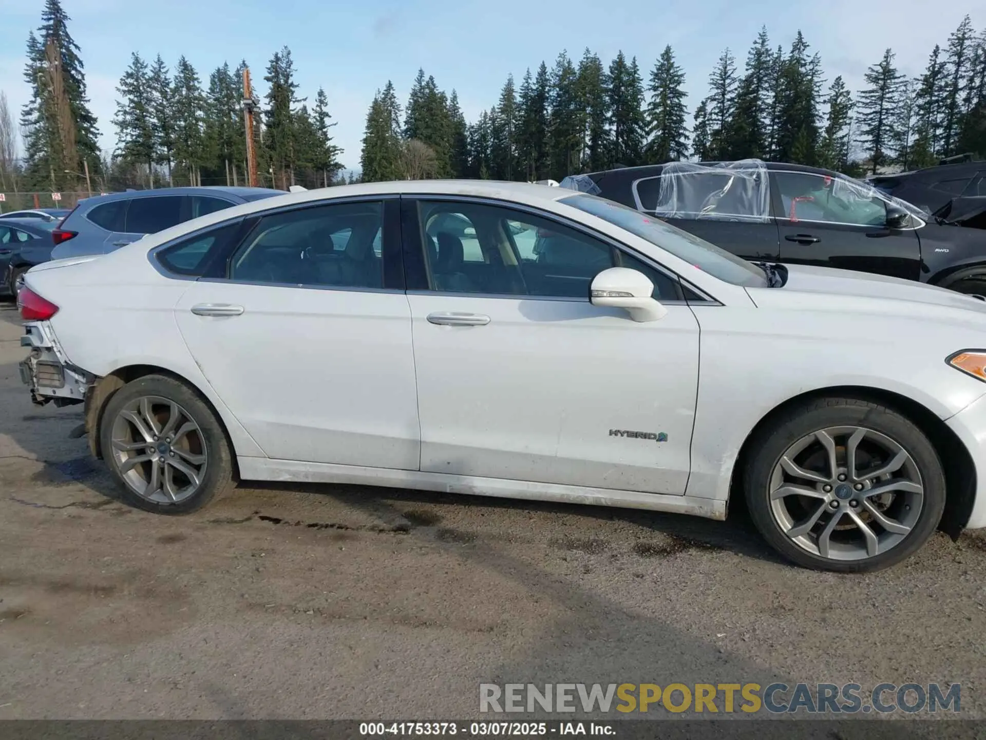 14 fotografías del automóvil dañado 3FA6P0RU2KR183017 FORD FUSION HYBRID 2019