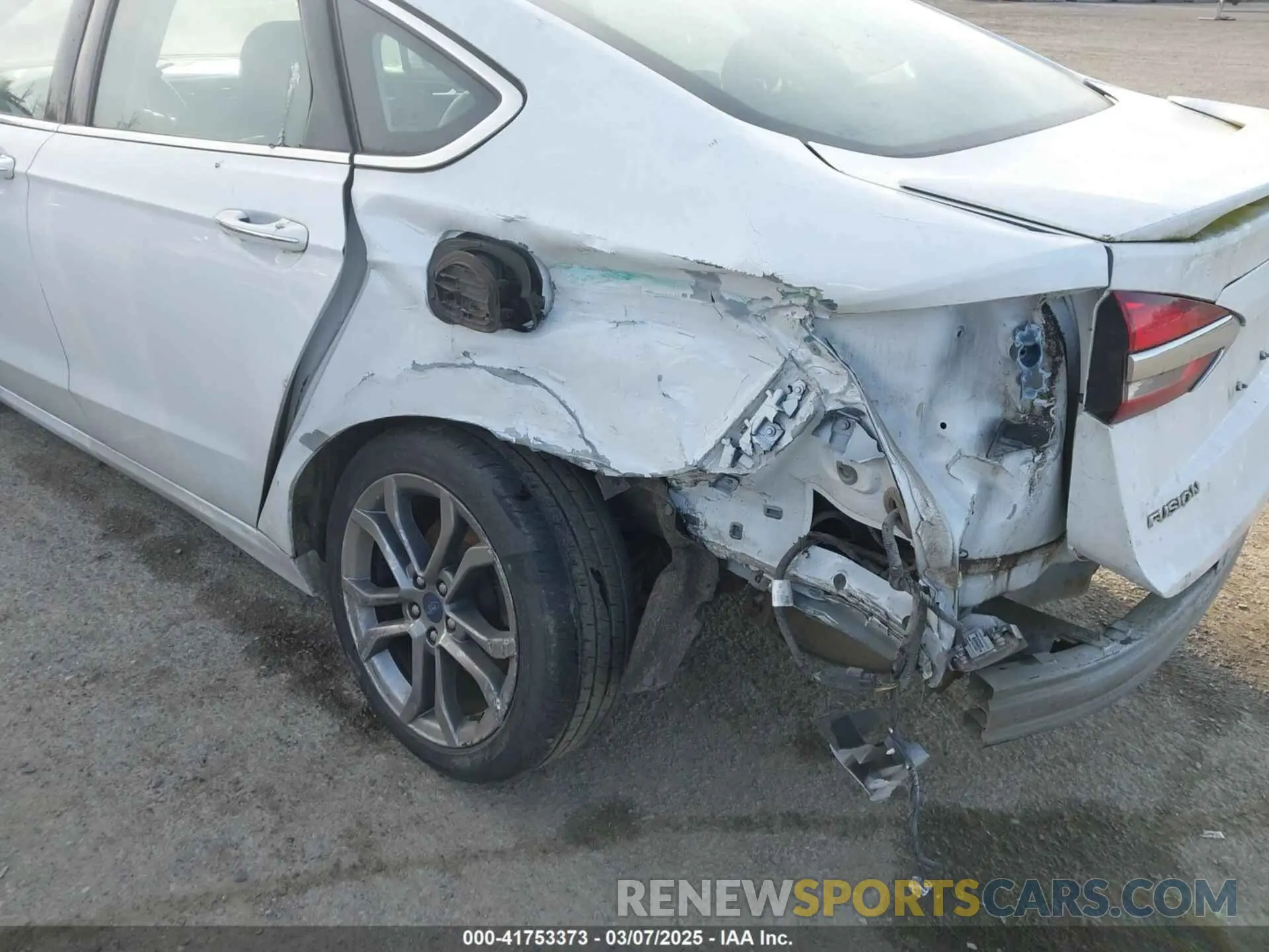 18 fotografías del automóvil dañado 3FA6P0RU2KR183017 FORD FUSION HYBRID 2019