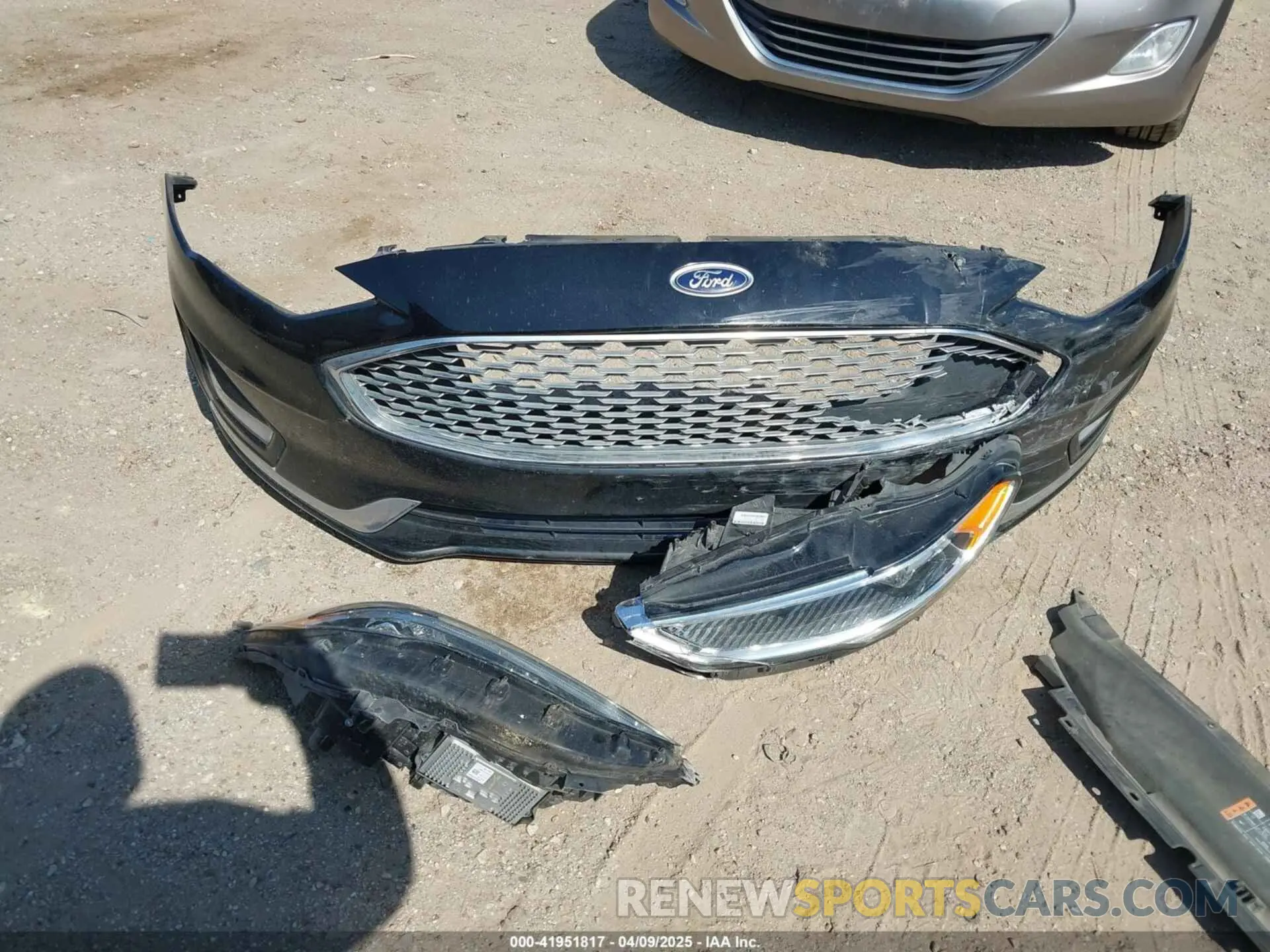 12 fotografías del automóvil dañado 3FA6P0RU3KR207003 FORD FUSION HYBRID 2019