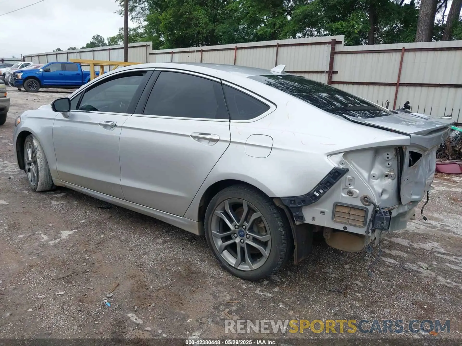 3 fotografías del automóvil dañado 3FA6P0RU4KR117407 FORD FUSION HYBRID 2019