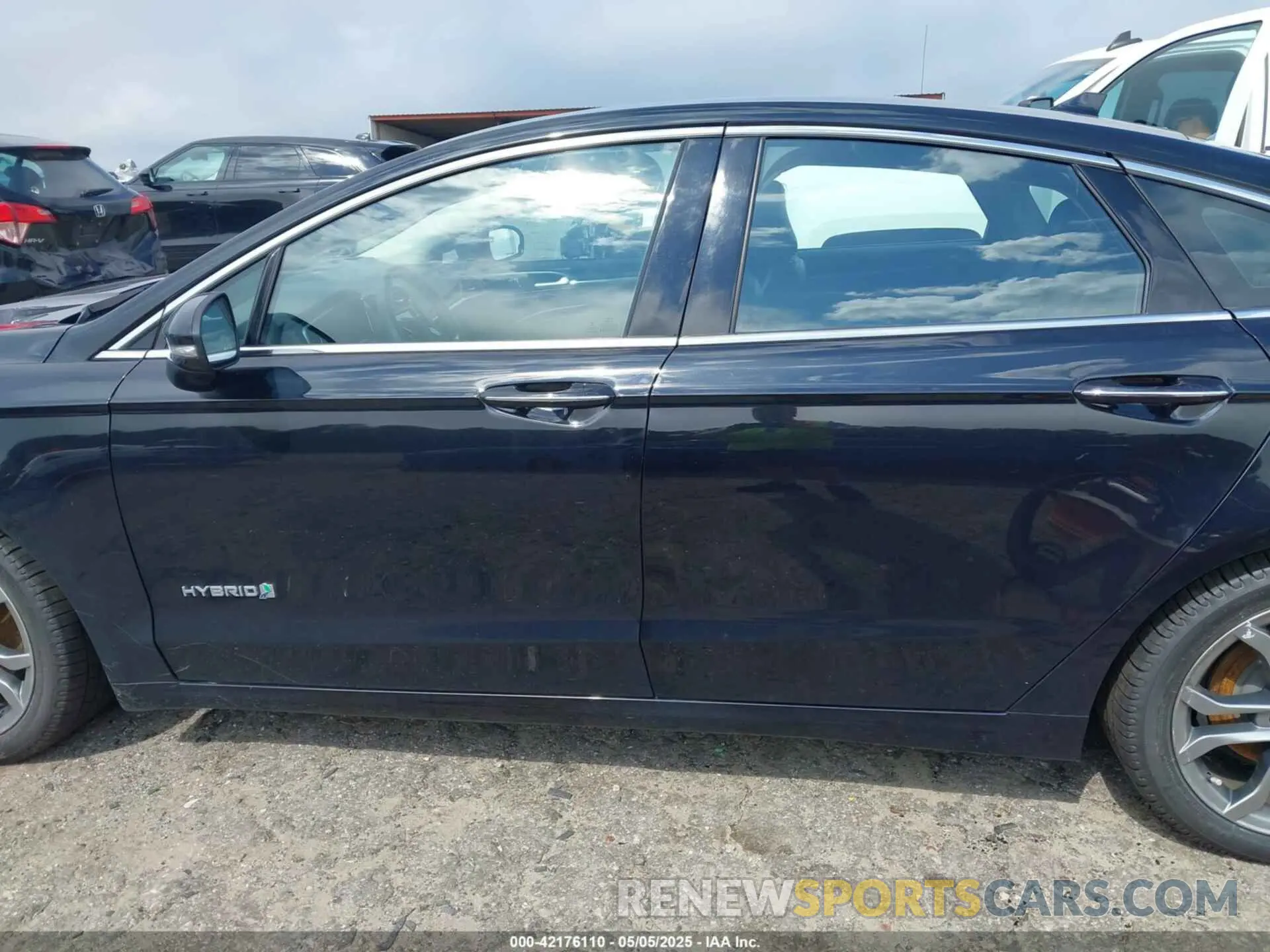 14 fotografías del automóvil dañado 3FA6P0RU7KR194482 FORD FUSION HYBRID 2019