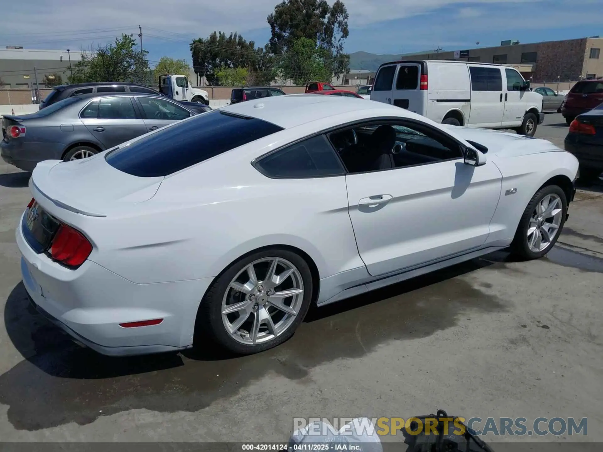 4 fotografías del automóvil dañado 1FA6P8CF2K5169663 FORD MUSTANG 2019