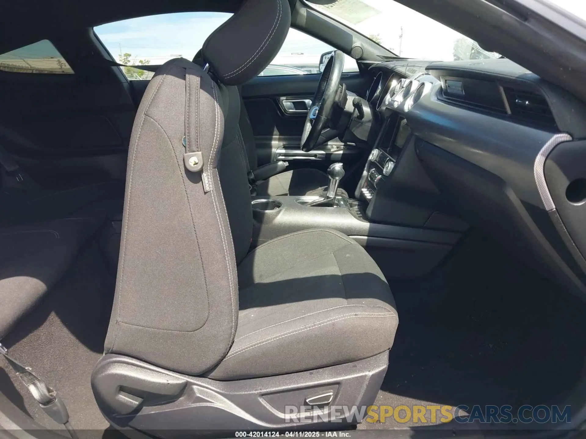 5 fotografías del automóvil dañado 1FA6P8CF2K5169663 FORD MUSTANG 2019