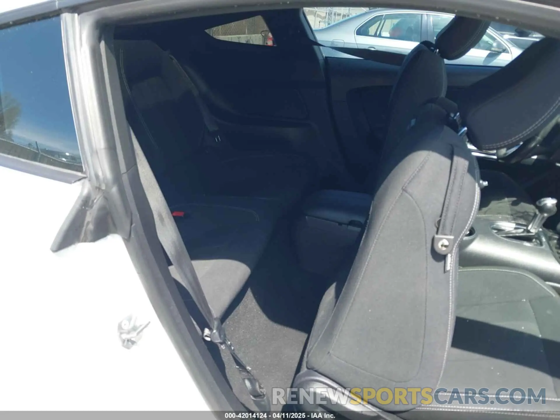 8 fotografías del automóvil dañado 1FA6P8CF2K5169663 FORD MUSTANG 2019