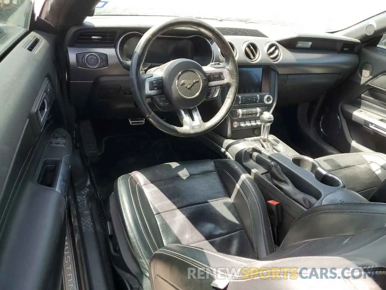 8 fotografías del automóvil dañado 1FA6P8CF3K5186276 FORD MUSTANG 2019