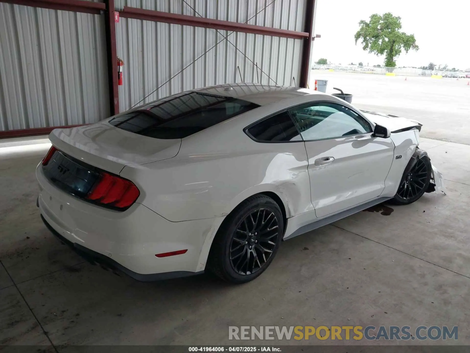 4 fotografías del automóvil dañado 1FA6P8CF4K5122361 FORD MUSTANG 2019