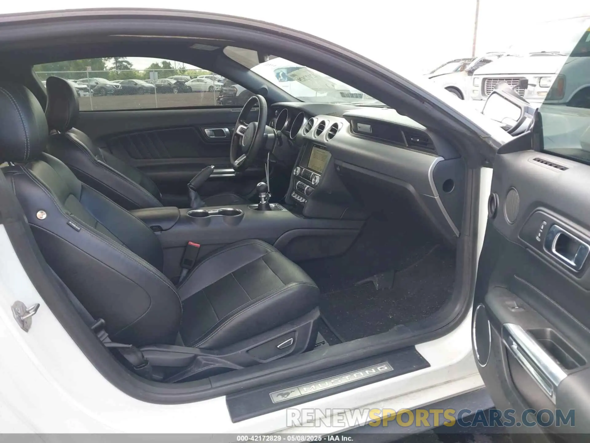 5 fotografías del automóvil dañado 1FA6P8CF6K5173649 FORD MUSTANG 2019
