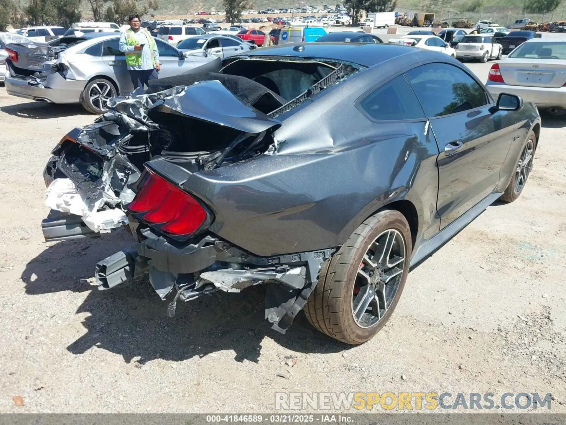 4 fotografías del automóvil dañado 1FA6P8CFXK5178319 FORD MUSTANG 2019
