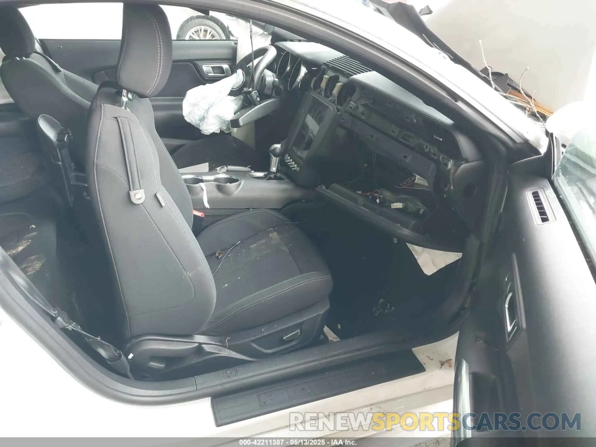 5 fotografías del automóvil dañado 1FA6P8CFXK5194374 FORD MUSTANG 2019