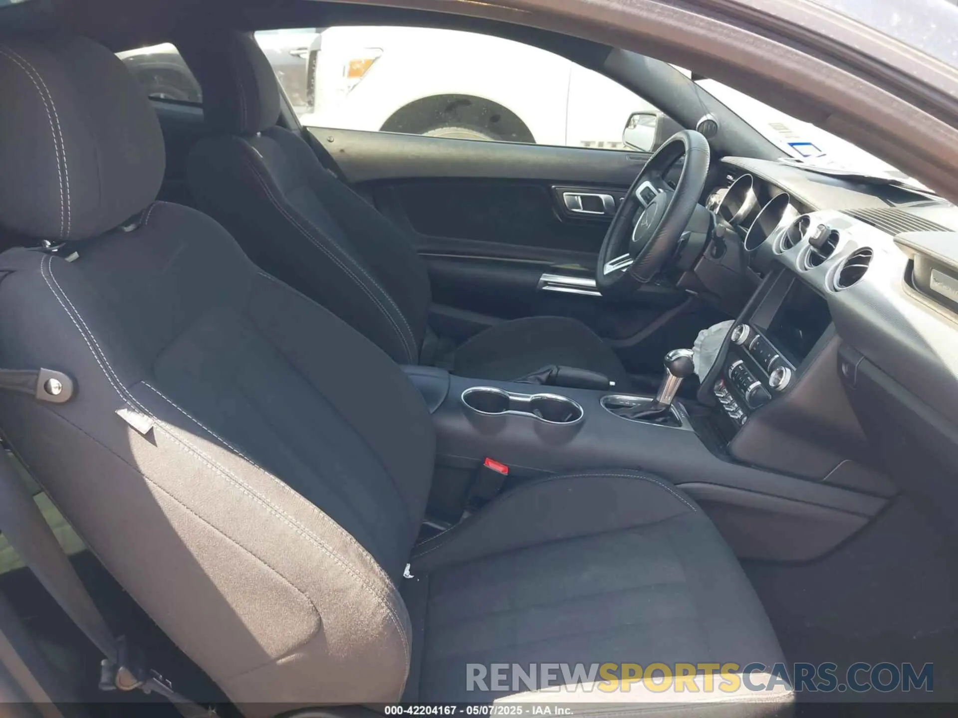 5 fotografías del automóvil dañado 1FA6P8TH1K5118026 FORD MUSTANG 2019