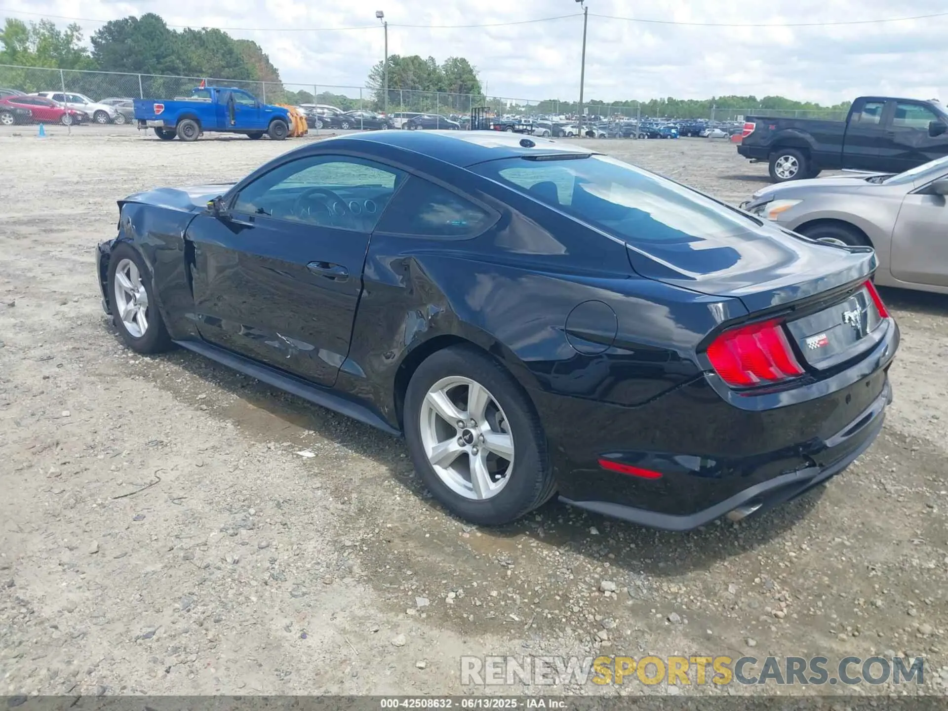 3 fotografías del automóvil dañado 1FA6P8TH1K5197214 FORD MUSTANG 2019