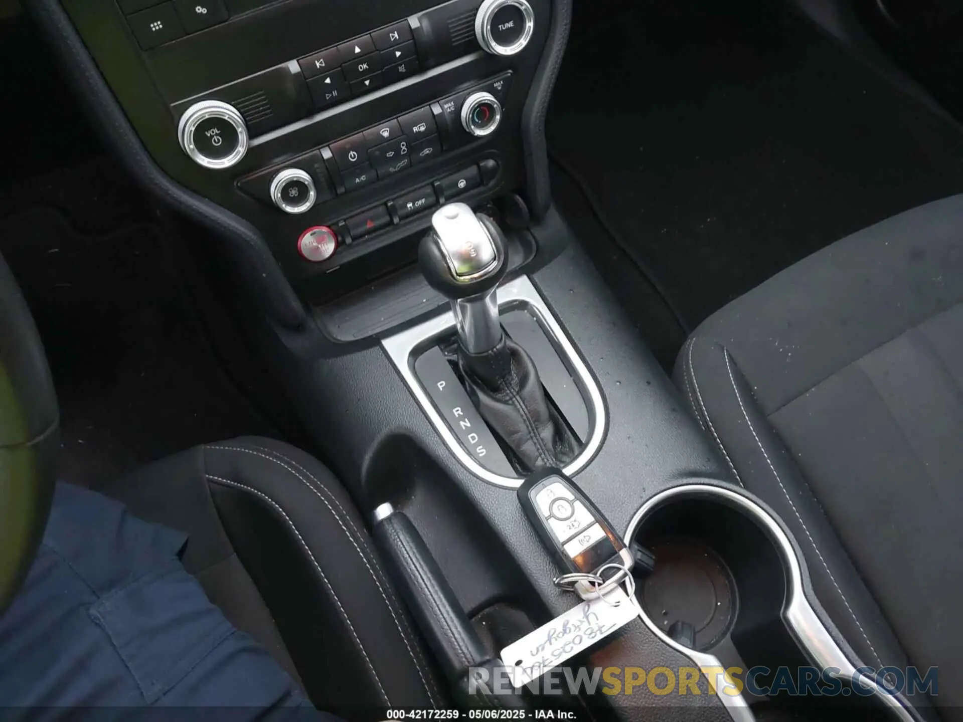 11 fotografías del automóvil dañado 1FA6P8TH2K5143582 FORD MUSTANG 2019
